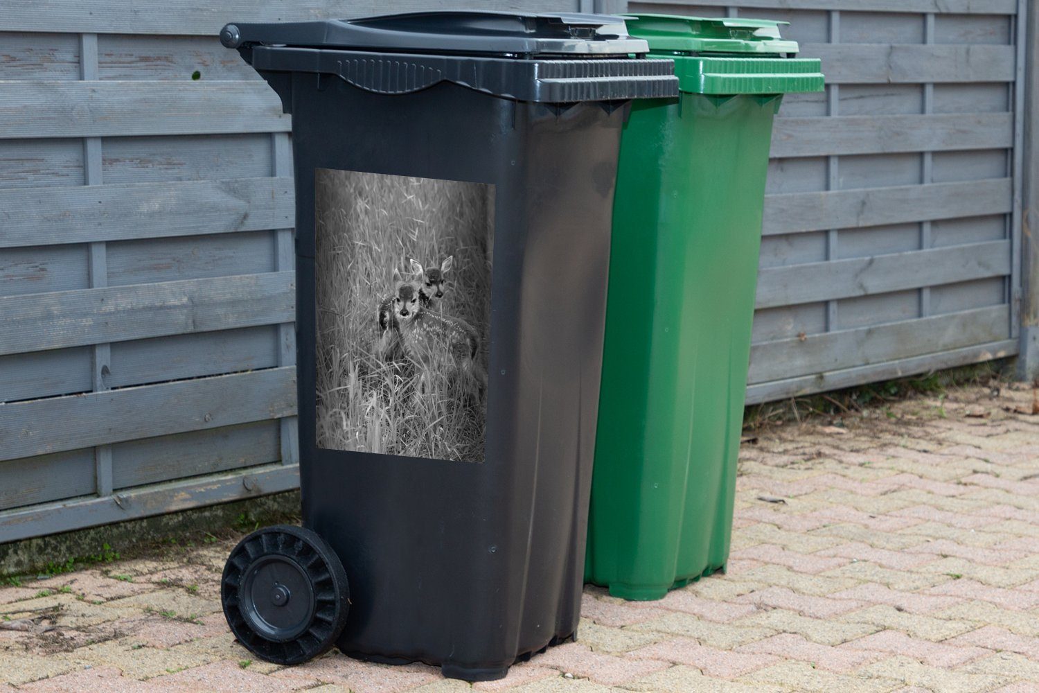 (1 Wandsticker St), Abfalbehälter Mülltonne, Sticker, schwarz im Junger Mülleimer-aufkleber, Feld Hirsch weiß und MuchoWow Container, -