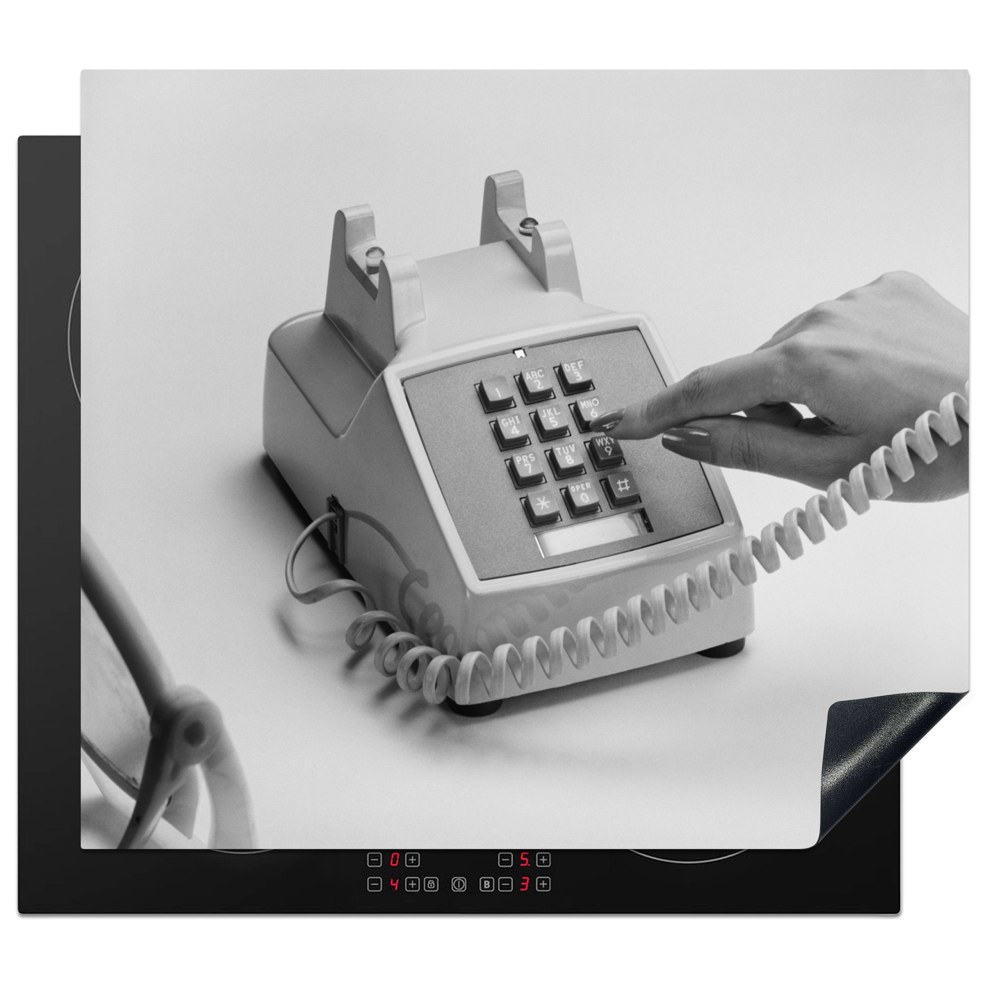 Retro-Telefon, mit einem Ceranfeldabdeckung MuchoWow einer cm, (1 tlg), Arbeitsfläche Vinyl, Herdblende-/Abdeckplatte nutzbar, Schwarz-Weiß-Reproduktion Hand 60x52 Mobile