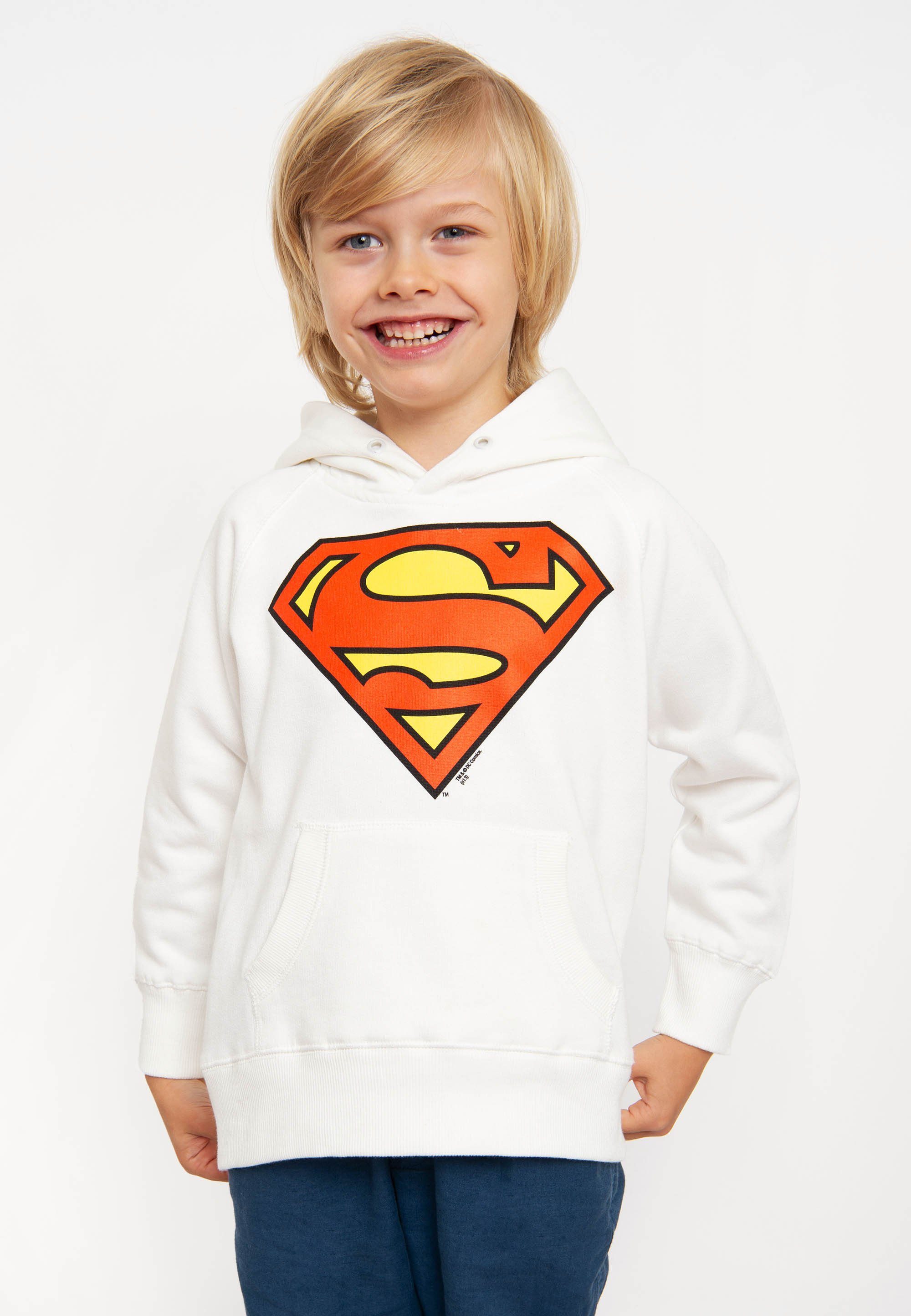 Batman - stylischem DC mit LOGOSHIRT Logo Superman-Aufdruck Kapuzensweatshirt