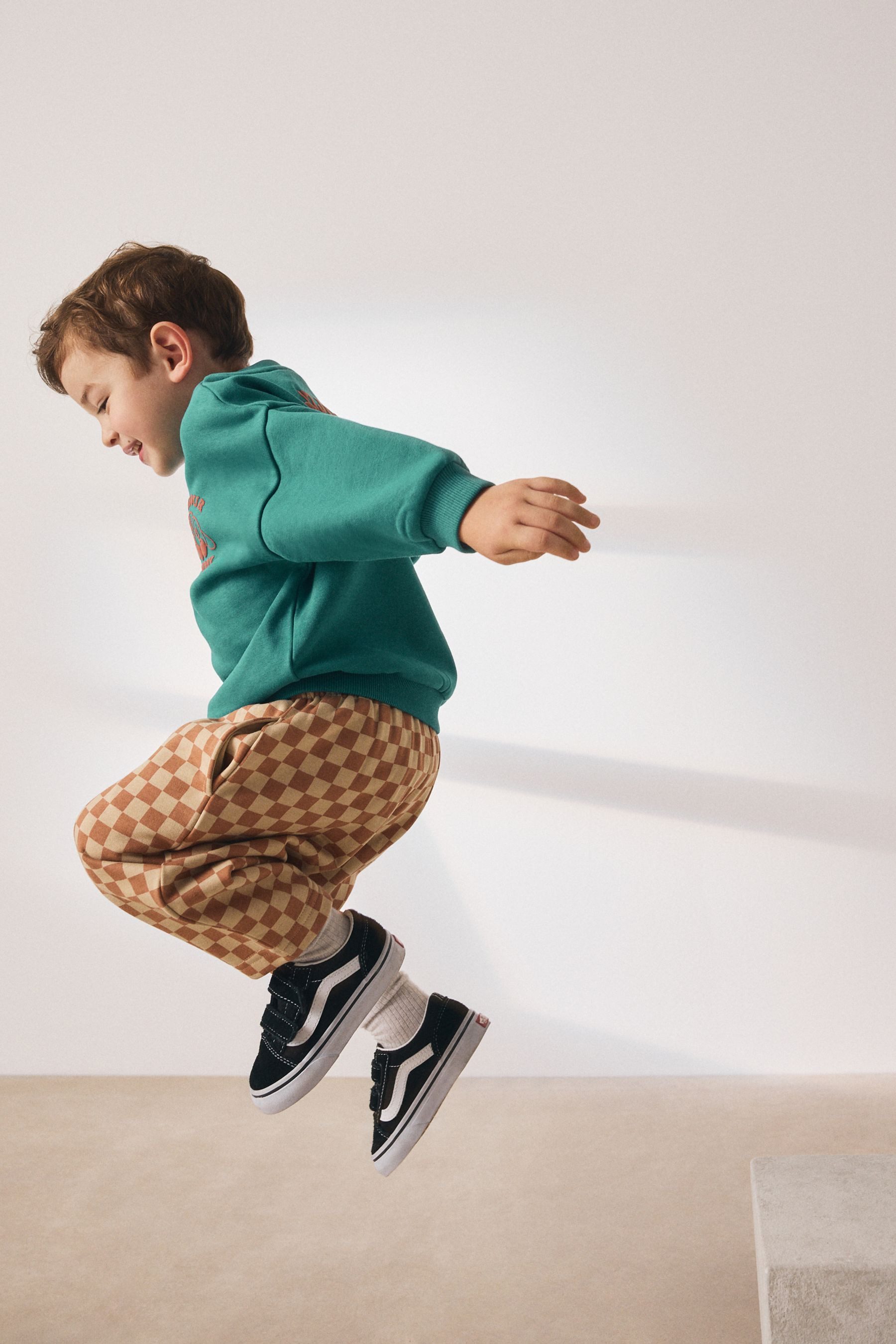 Next Sweatanzug Gemusterte Jogginghose und Sweatshirt im Set (2-tlg) – Bild 5 von 5