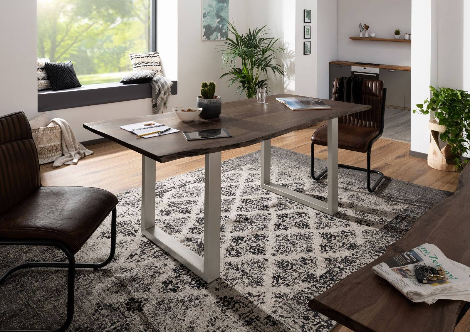 Massivmoebel24 Baumkantentisch FREEFORM (Baumtisch Akazie 140x90x76 günstig online kaufen