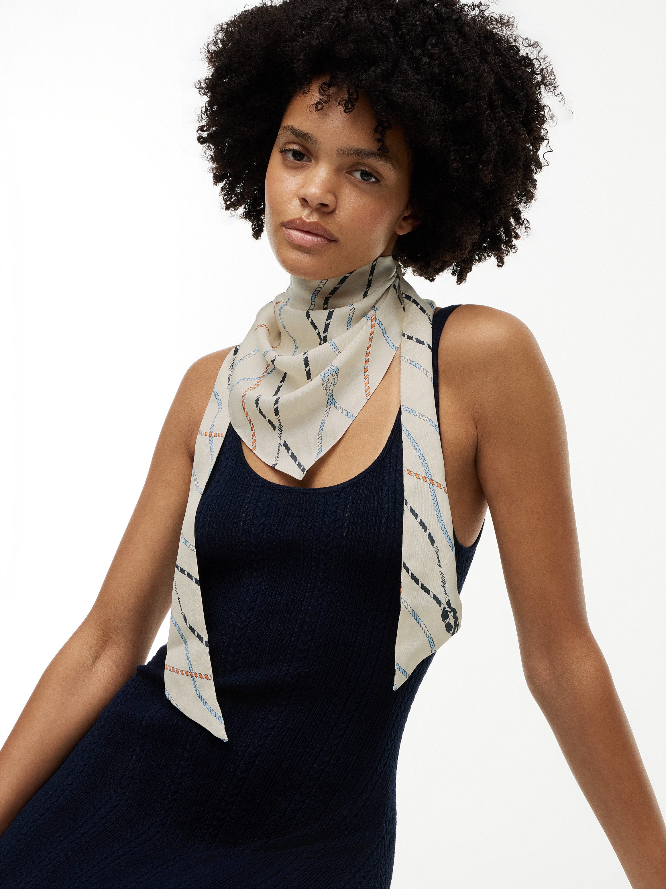 Tommy Hilfiger Modeschal TH NAUTICAL SILK TRIANGLE, aus reiner Seide mit Seil-Print
