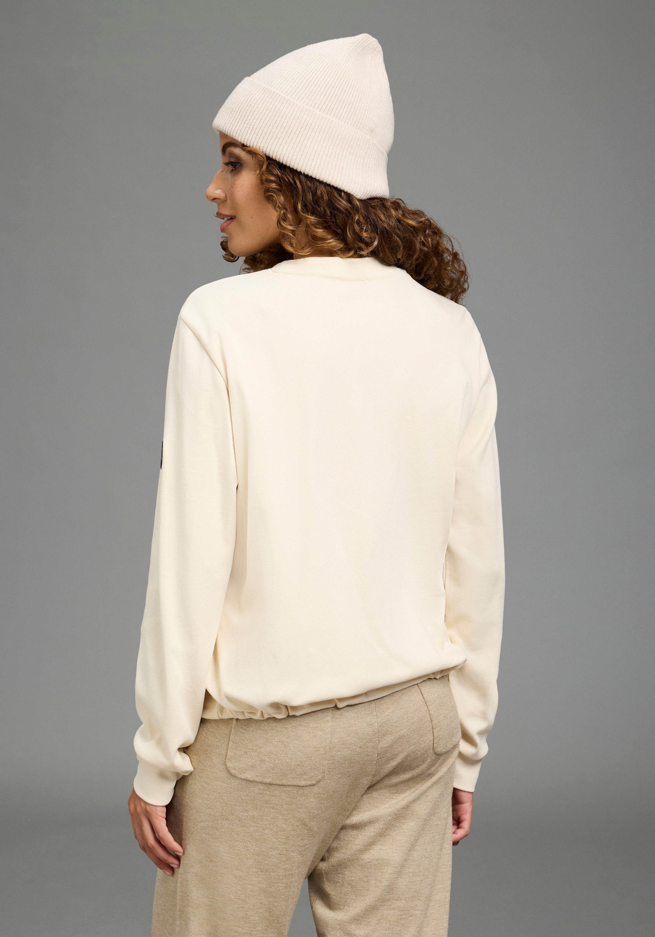 KangaROOS Sweatshirt mit Bordüre und Schmuckelement als Applikationen, Loose Fit. € 36,99, (€ 36,99 pro 1 Stk).