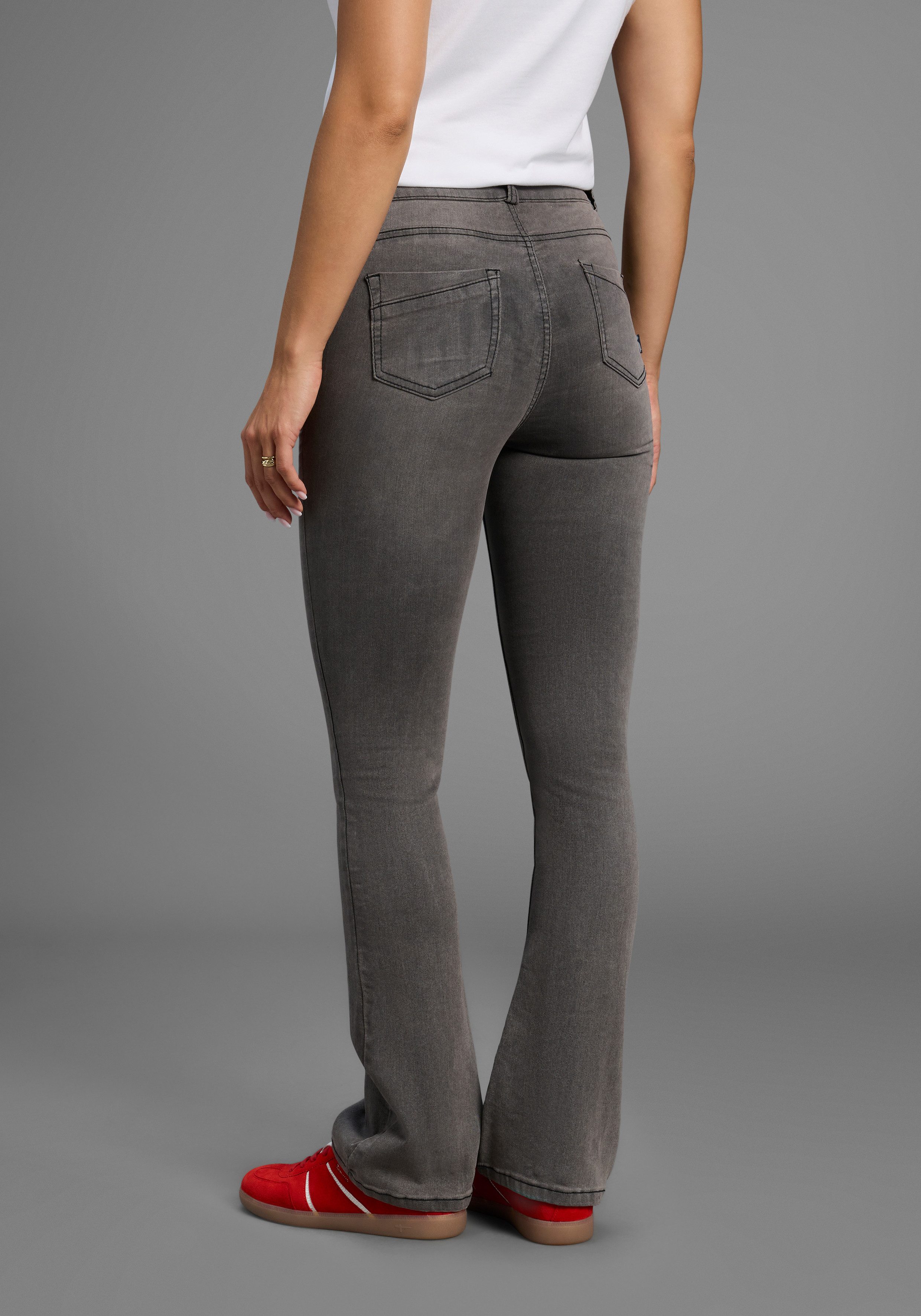 Arizona Bootcut-Jeans Ultra Stretch ausgestellte Beinform, Used-Waschung, hohe Leibhöhe