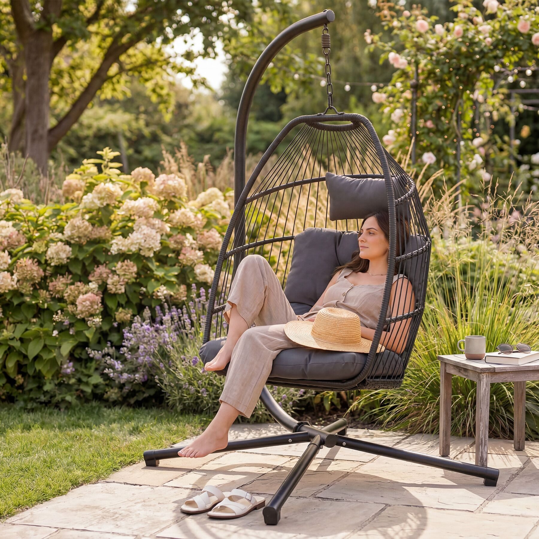 tectake Hängesessel Hängeschaukel mit extra dickem Sitz- und Kopfkissen, 98 x 107 x 202 (Hängestuhl Ariane mit Gestell, für Indoor und Outdoor, in Dunkelgrau), bodenschonend und faltbar, Belastbarkeit 160 kg, inklusive Schutzhülle