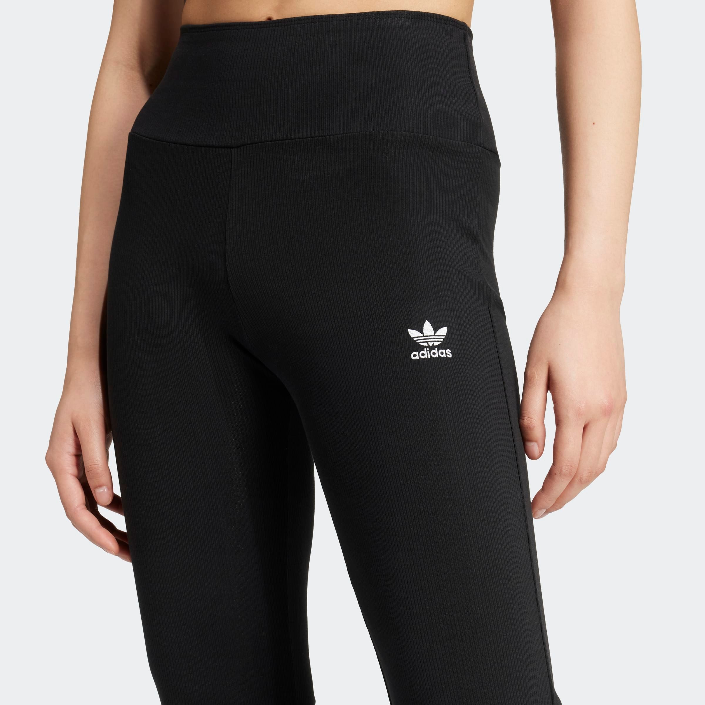adidas Originals Leggings ESSENTIALS RIB FLARED mit ausgestelltem Bein, in Ripp-Optik, eng anliegende Passform – Bild 4 von 5