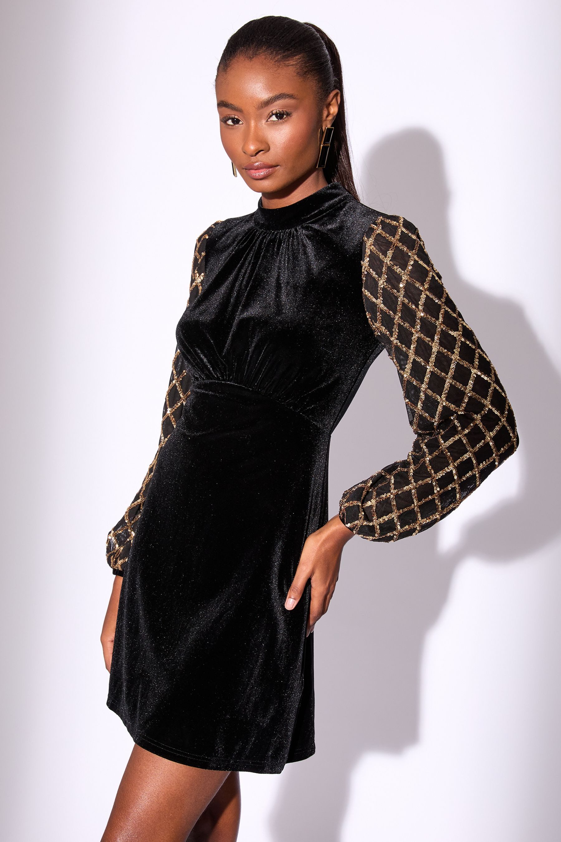 LIPSY Minikleid Lipsy Samt-Etuikleid mit Pailletten, Regular (1-tlg) – Bild 4 von 4