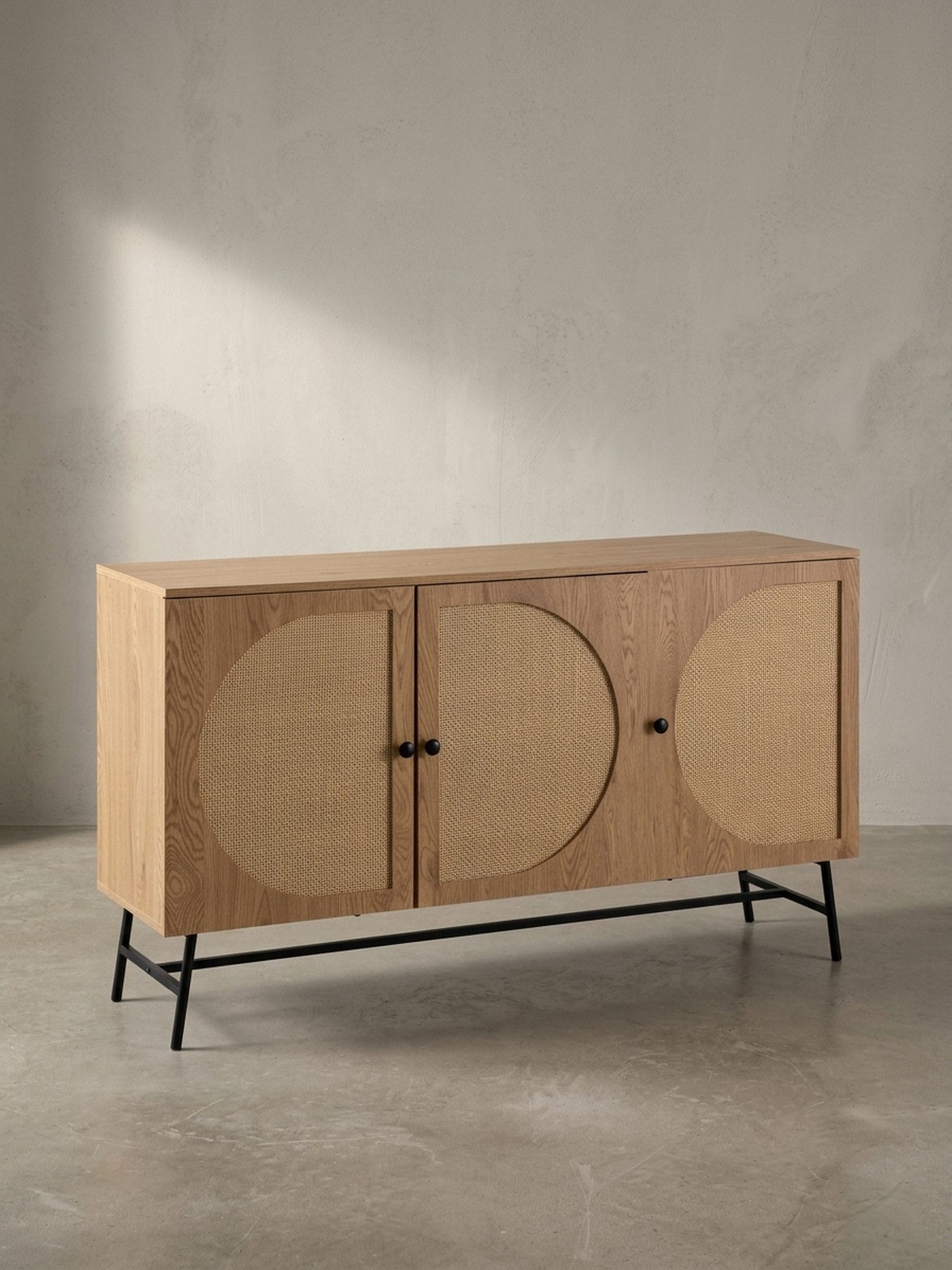 KADIMA DESIGN Kommode Sideboard 140x80x39 cm Kommode Eiche-Dekor mit Rattan Geflecht (Wohnzimmer), Modern, Hoher Kommodenschrank, Standschrank mit 3 Türen, Anrichte