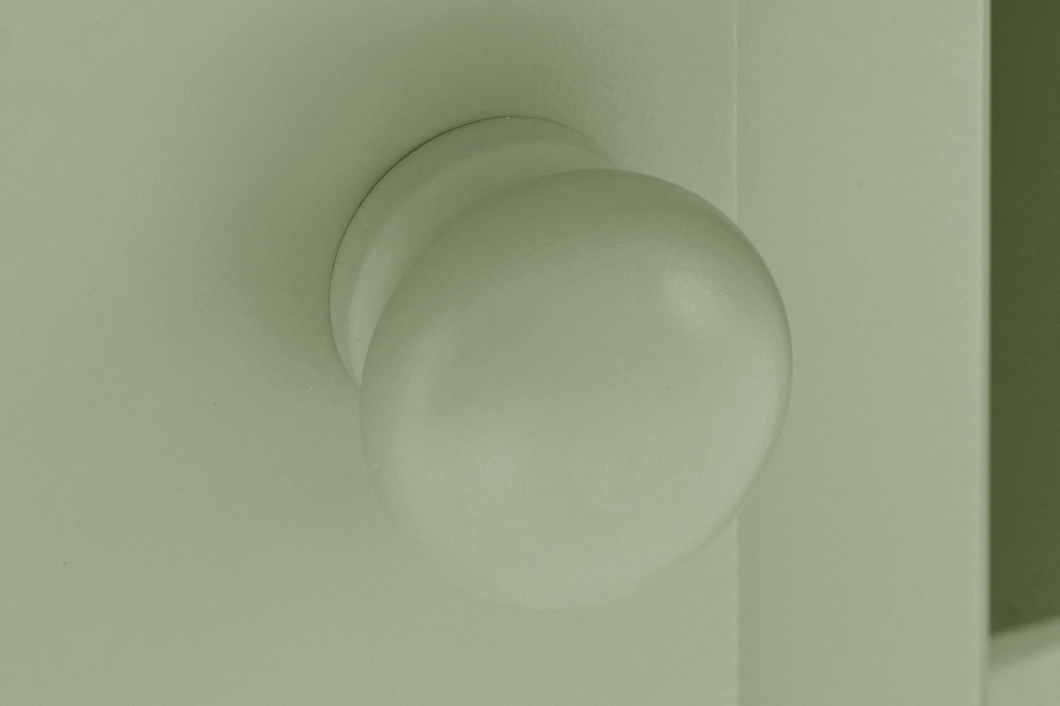 Home affaire Stauraumschrank Bertram Massivholz,4 90 cm verstellbare Einlegeböden, grün Magnetverschluss,Höhe