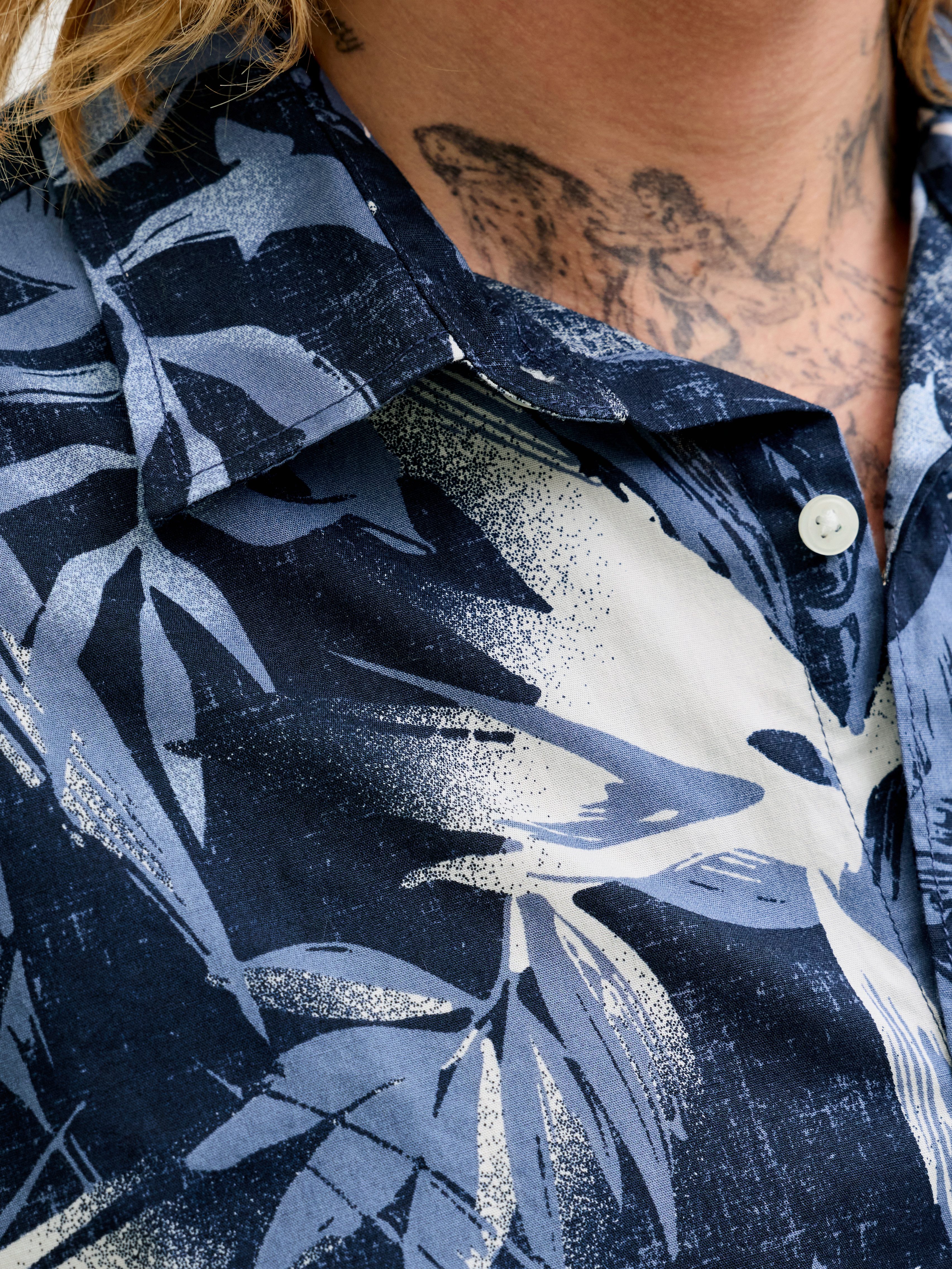 Jack & Jones Kurzarmhemd JJHONOLULU AOP SHIRT SS