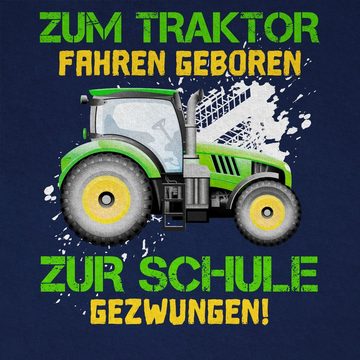 Shirtracer T-Shirt Zum Traktor fahren geboren zur Schule gezwungen - Kinder Landwirt Baue Einschulung Junge Schulanfang Geschenke