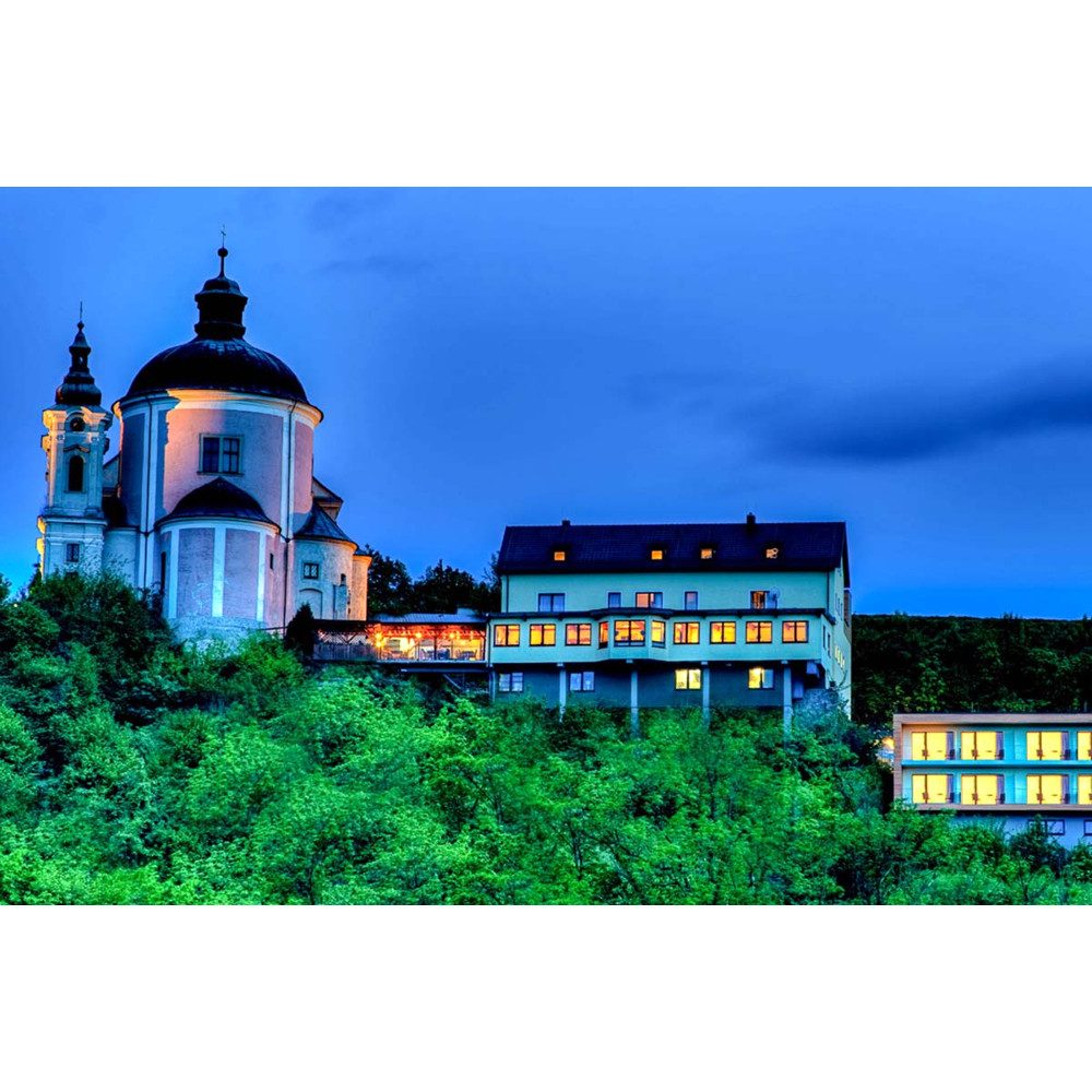 Jochen Schweizer Erlebnisgutschein Wellness-Urlaub in Steyr für 2 (1 Nacht), Romantische SPA Suite Auszeit