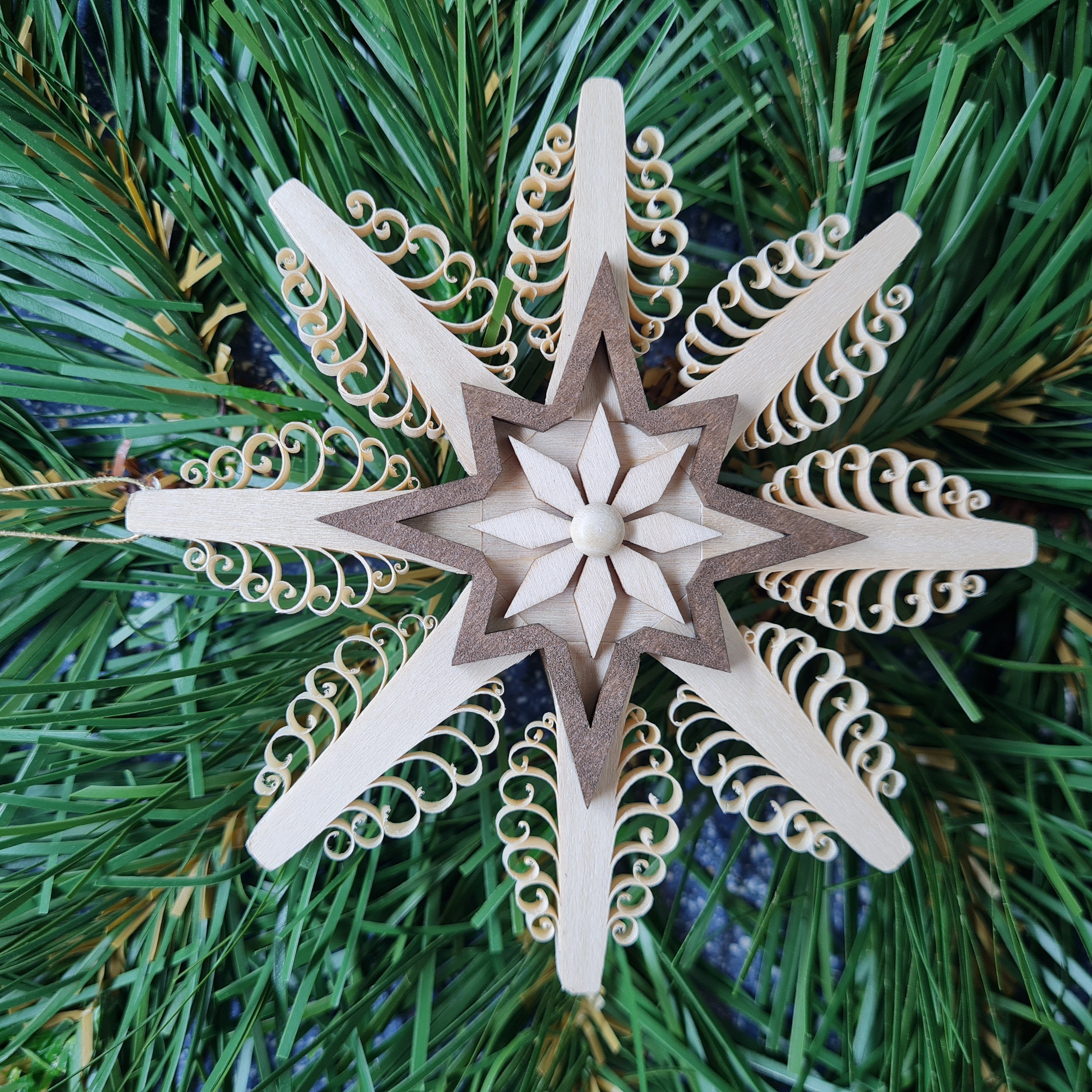 NEU, Christbaumschmuck Ø filigranen Spanbäumen und braun Spanstern Holzecken mit gestochenen Span Aus ca.9,5cm Christbaumschmuck