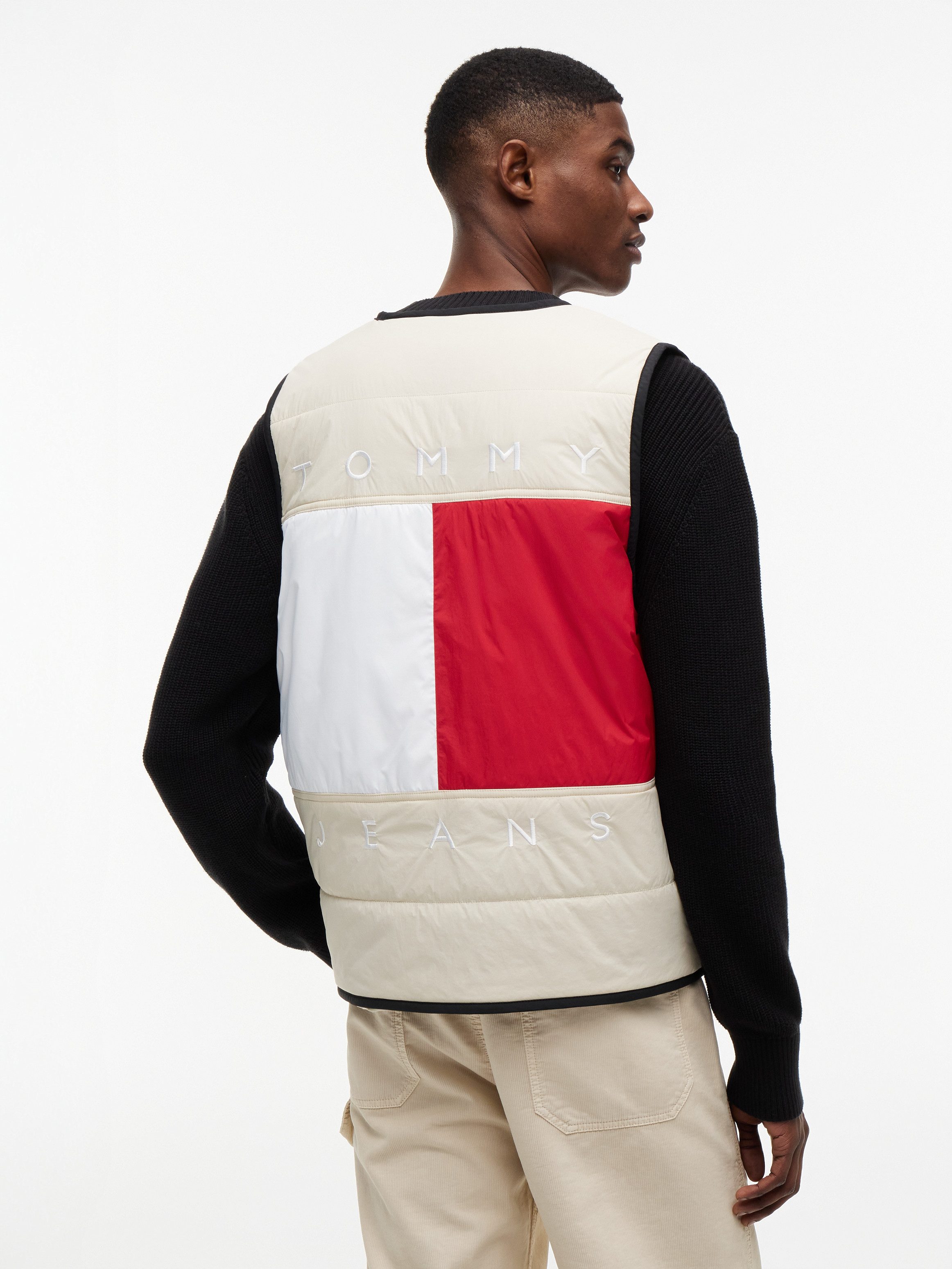Tommy Jeans Steppweste TJM HERITAGE FLAG QUILTED Underliner Regular fit mit Rundhalsausschnitt