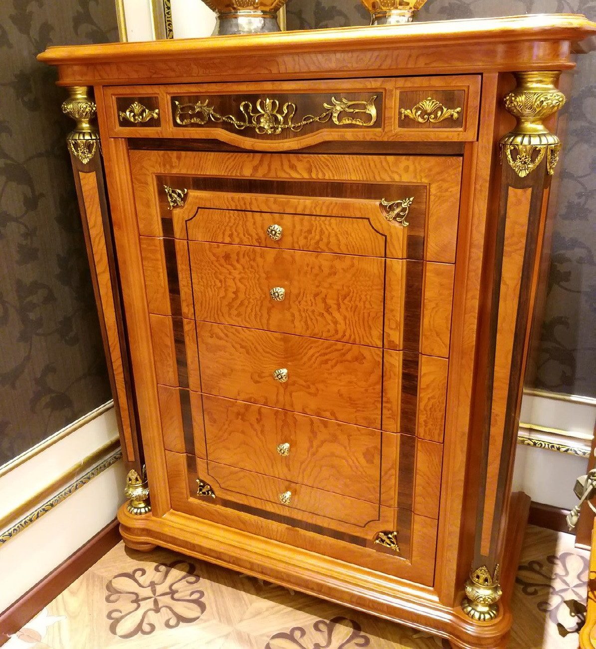 Xlmoebel Hochkommode Echtholz-Kommode in edlem Design, handgefertigt für stilvolle Räume (Kommode), Hergestellt in Europa