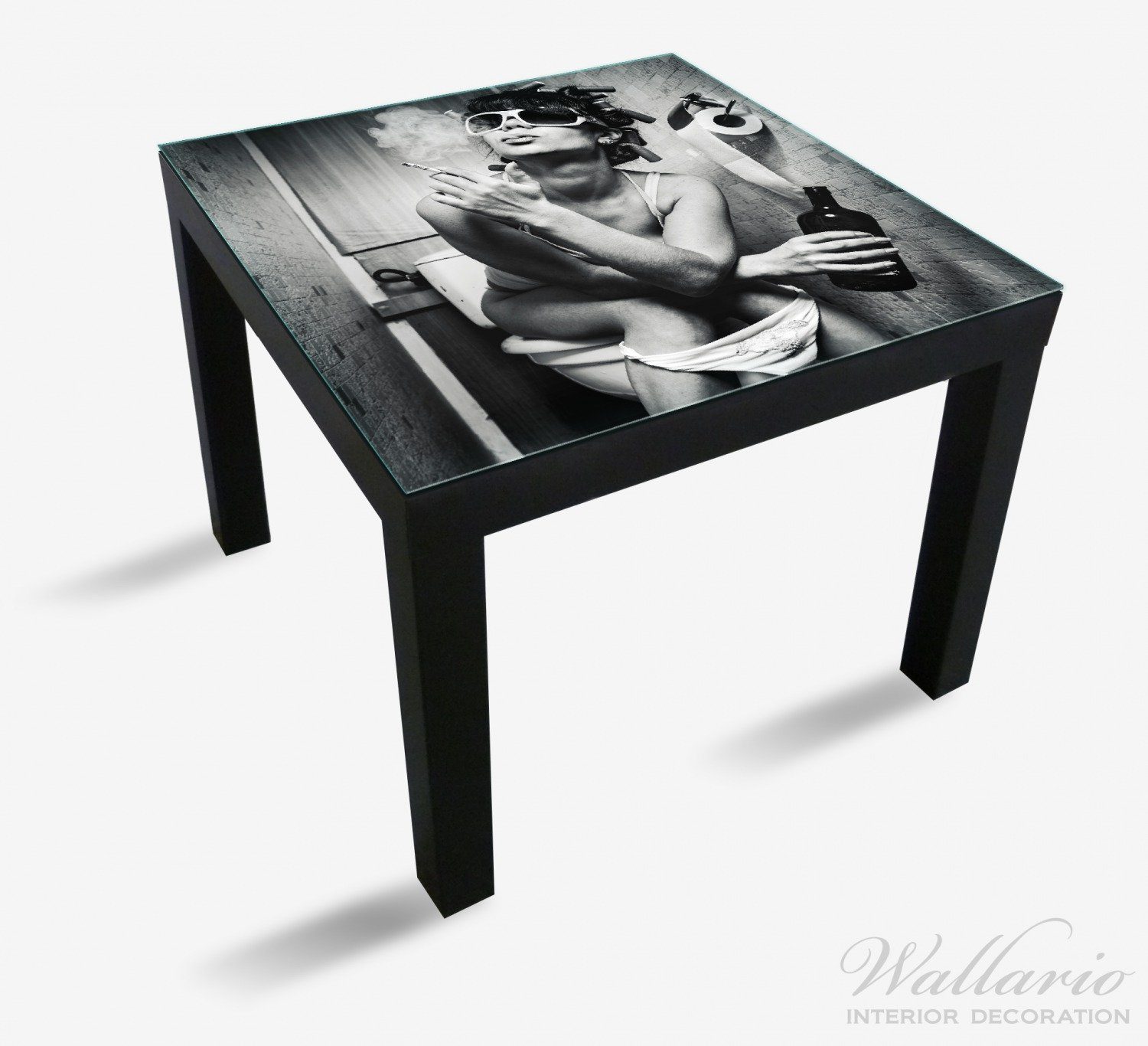 Wallario Tischplatte Kloparty - Ikea und für Schnaps mit Zigarette Tisch geeignet Lack Toilette St), Sexy auf (1 Frau