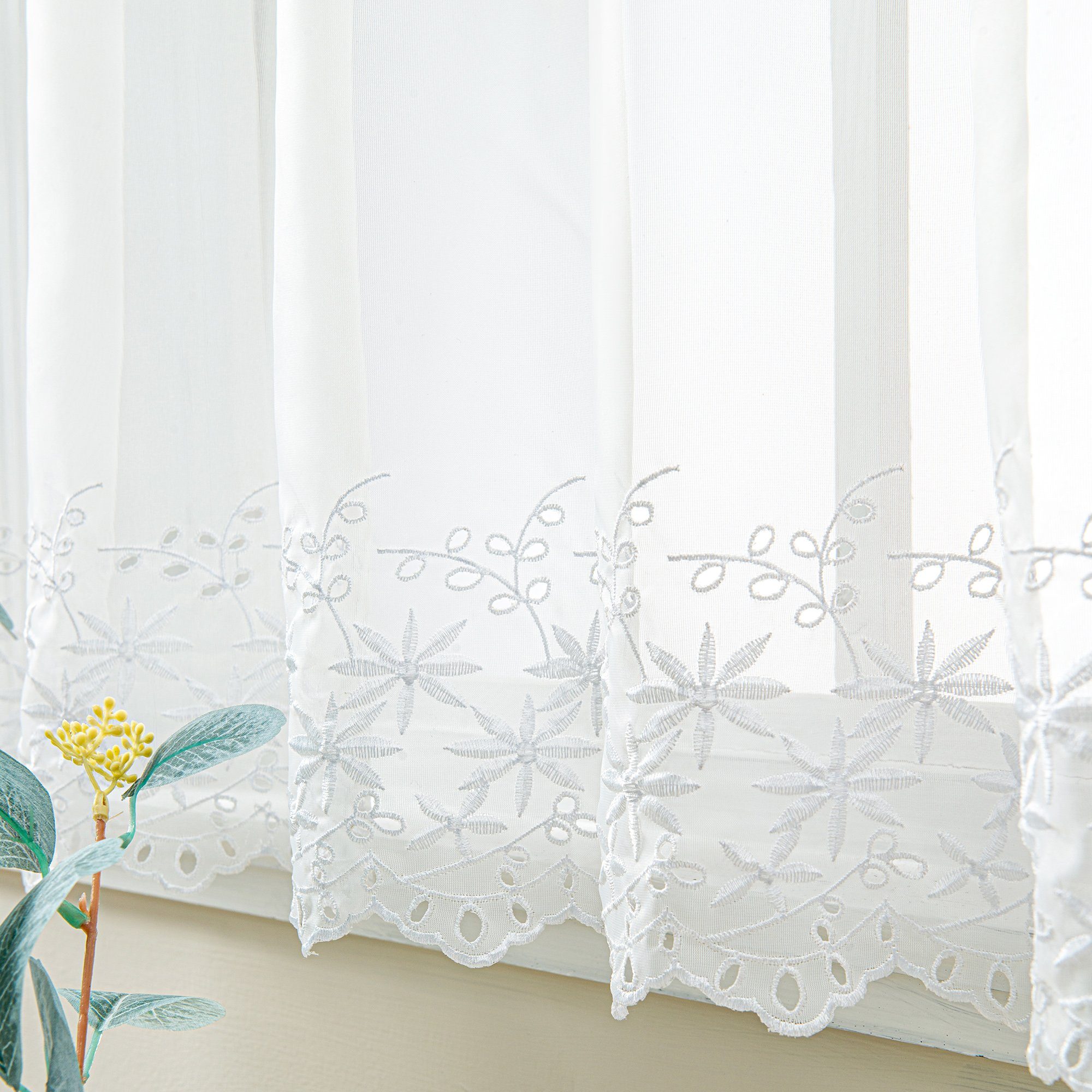 Delien Scheibengardine Jasmin, Durchzuglöcher, transparent, Kurzstore Sticke Voile