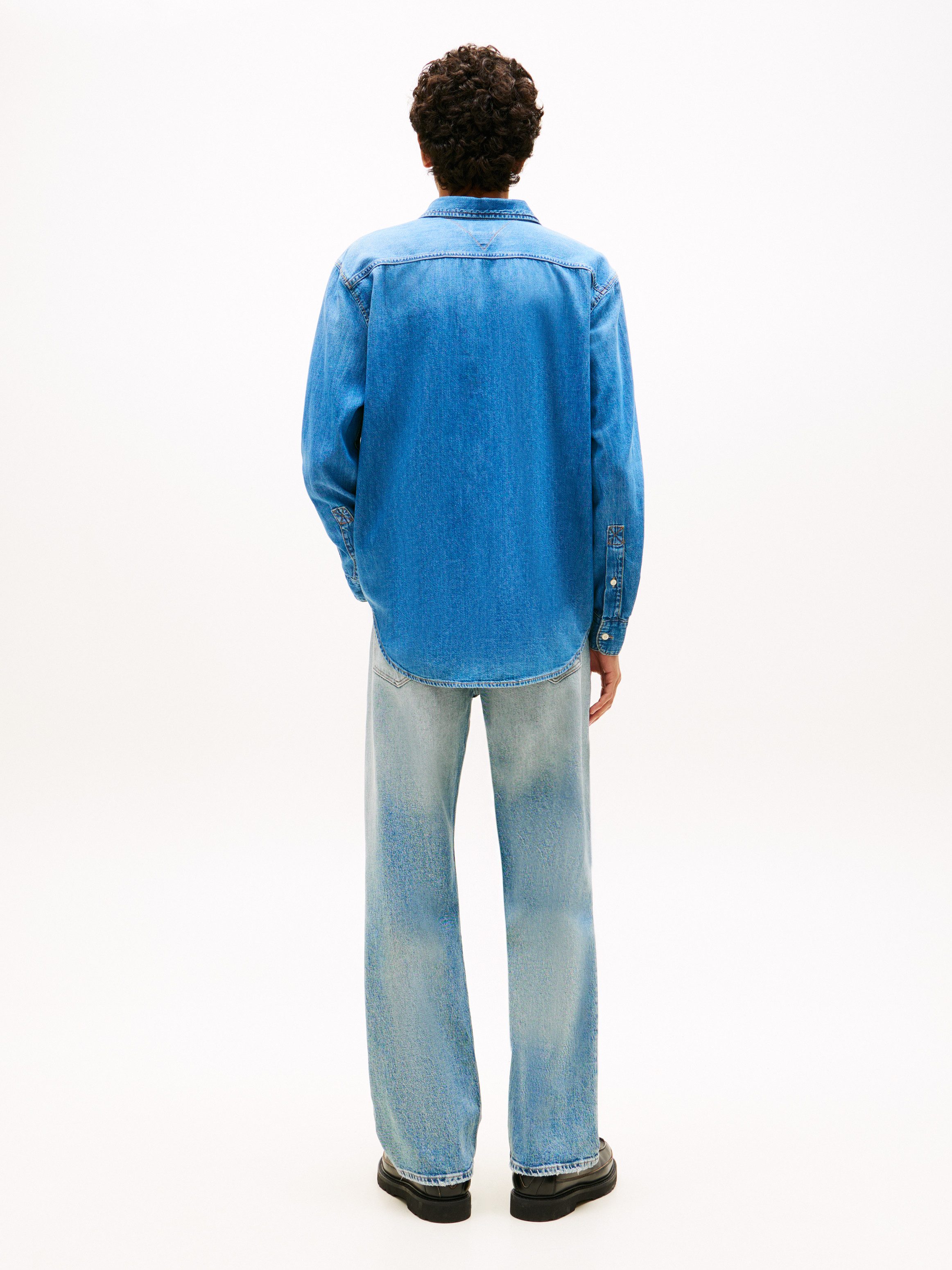 Tommy Jeans Jeanshemd RELAXED DENIM SHIRT Relaxed fit mit Brusttaschen – Bild 5 von 5