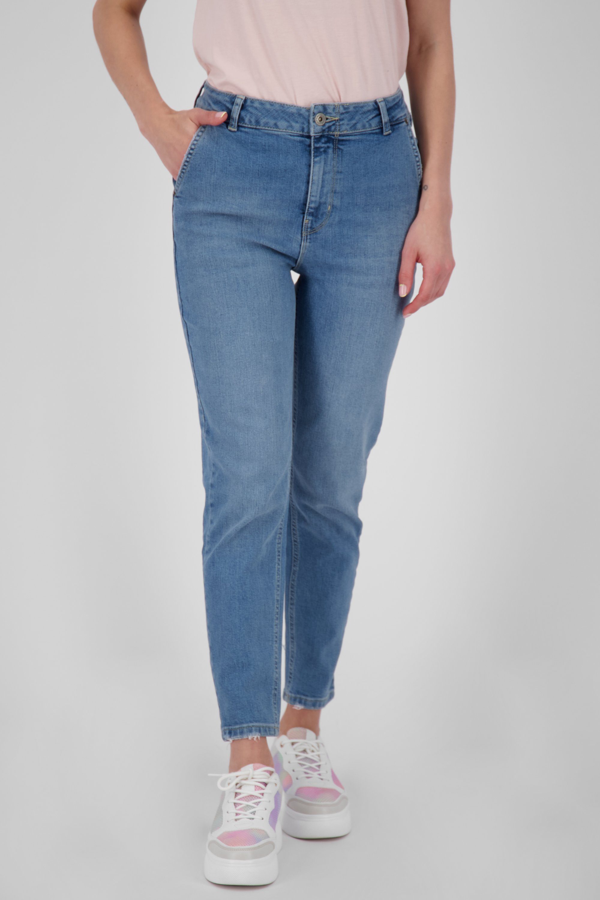 Jeanshose Mom-Jeans denim A Damen DNM Kickin light washed & LaureenAK Pants Alife