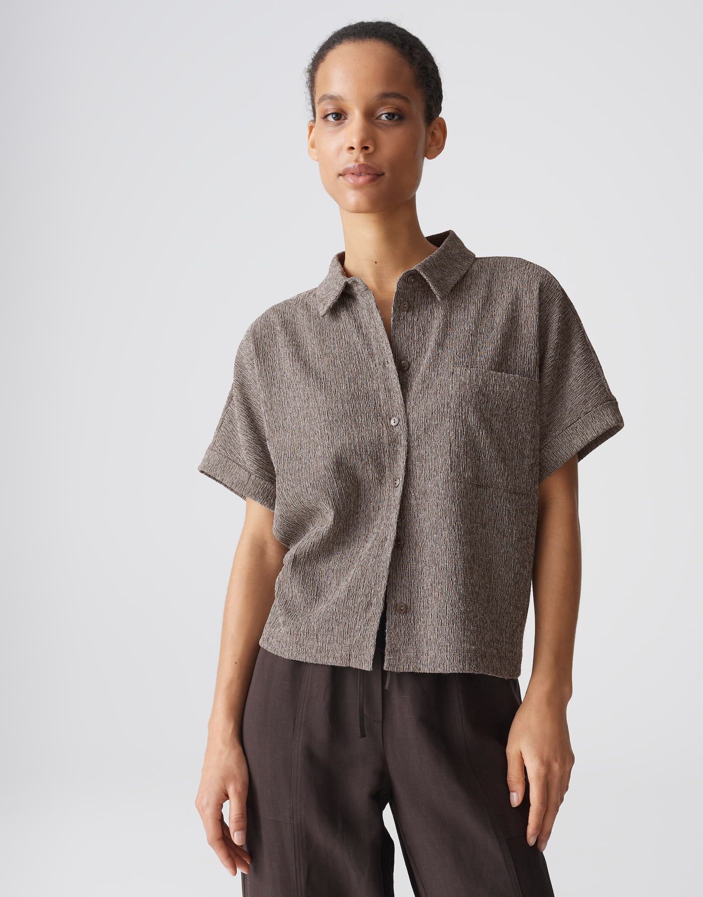 OPUS Kurzarmshirt Soasi aus fester Webware mit Mélange Effekt Die Brusttasche verleiht dem Look lässigen Utility Charakter
