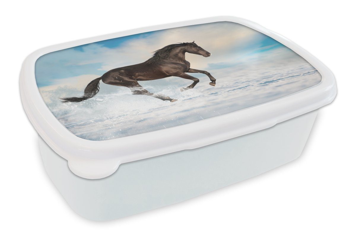 MuchoWow Lunchbox Schwarzes Pferd im Schnee, Kunststoff, (2-tlg), Brotbox für Kinder und Erwachsene, Brotdose, für Jungs und Mädchen weiß