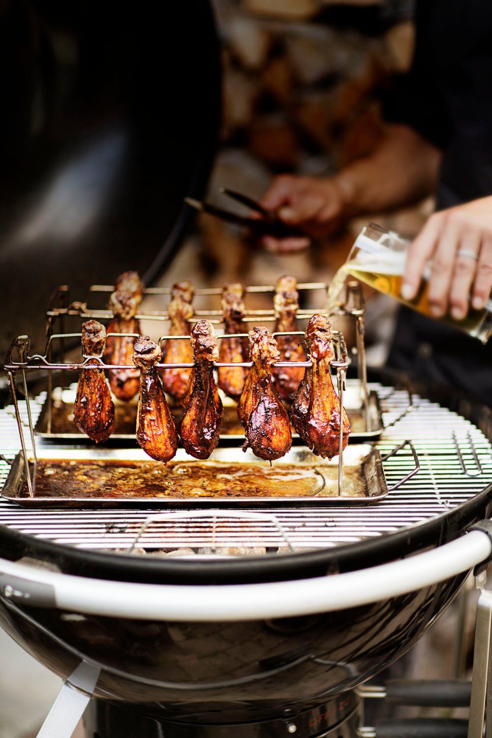 RÖSLE Hähnchenbräter gleichmäßiges Edelstahl, durch Halter Kein L Hähnchenteile der cm, mehr Wenden Grillen nötig - 47