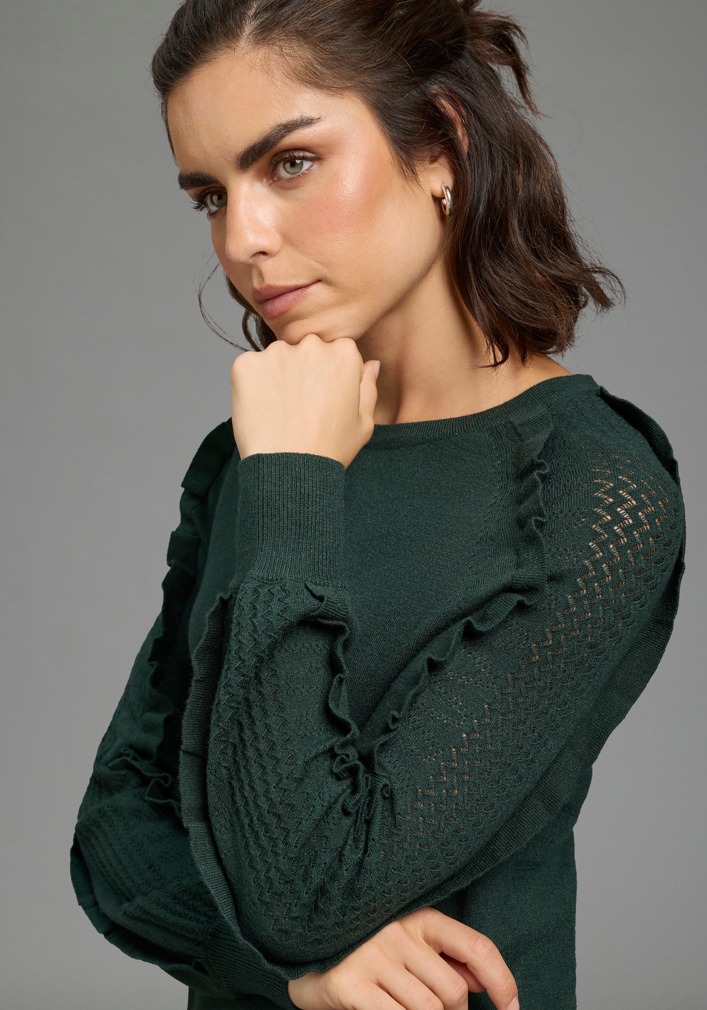 Laura Scott Strickpullover mit femininem Ajourstrickmuster mit figurumspielender Passform. € 39,99, (€ 39,99 pro 1 Stk).