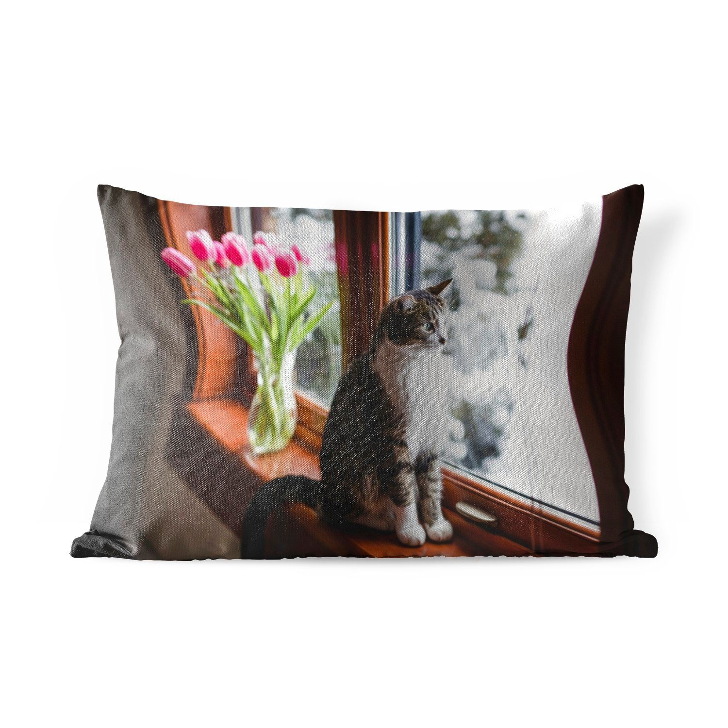 MuchoWow Dekokissen einer mit Fensterbank, Polyester, Vase Katze Outdoor-Dekorationskissen, sitzt neben Kissenhülle Dekokissenbezug, einer Tulpen auf