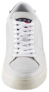 Tommy Jeans TOMMY JEANS VULCANIZED ESS Sneaker mit Logoaufnäher, Freizeitschuh, Halbschuh, Schnürschuh