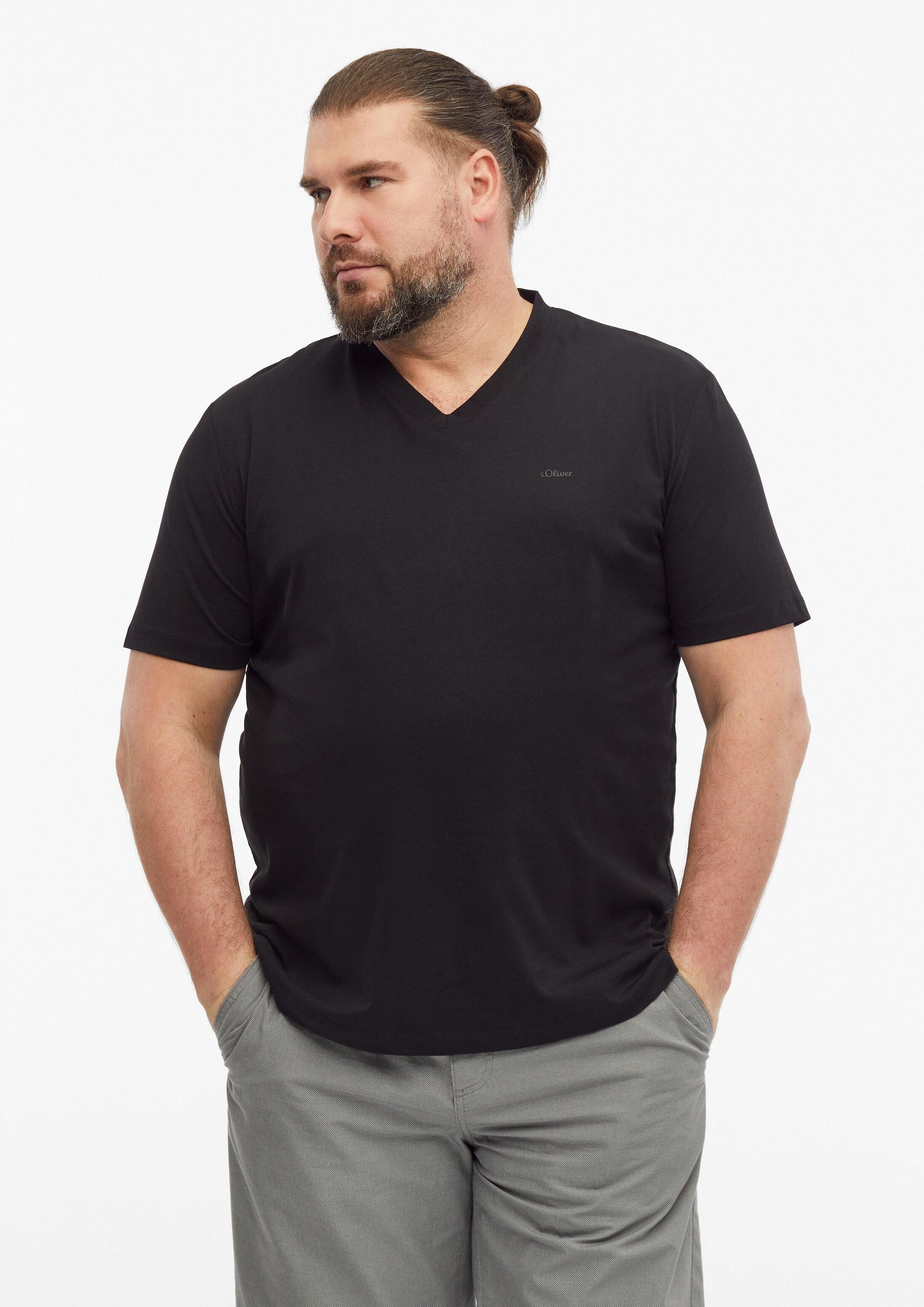 s.Oliver Kurzarmshirt T-Shirt Baumwoll-T-Shirt mit Logo-Print und V-Neck