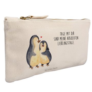 Mr. & Mrs. Panda Kosmetiktasche Pinguin umarmend - Weiß - Geschenk, Paar, Jahrestag, Liebesgeschenk, (1-tlg)