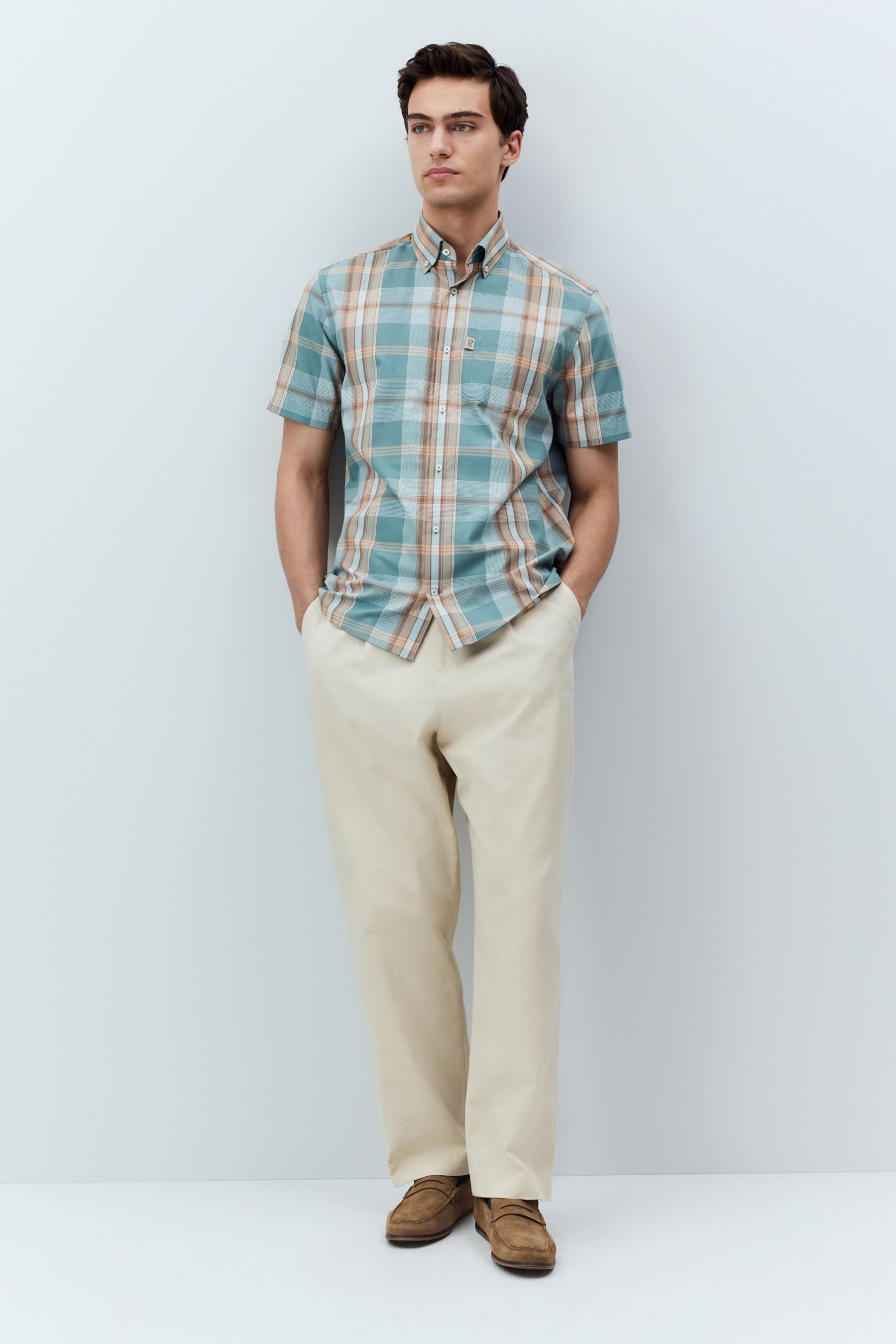 Next Kurzarmhemd Pflegeleichtes Button-Down-Oxfordhemd, Regular-Fit (1-tlg)