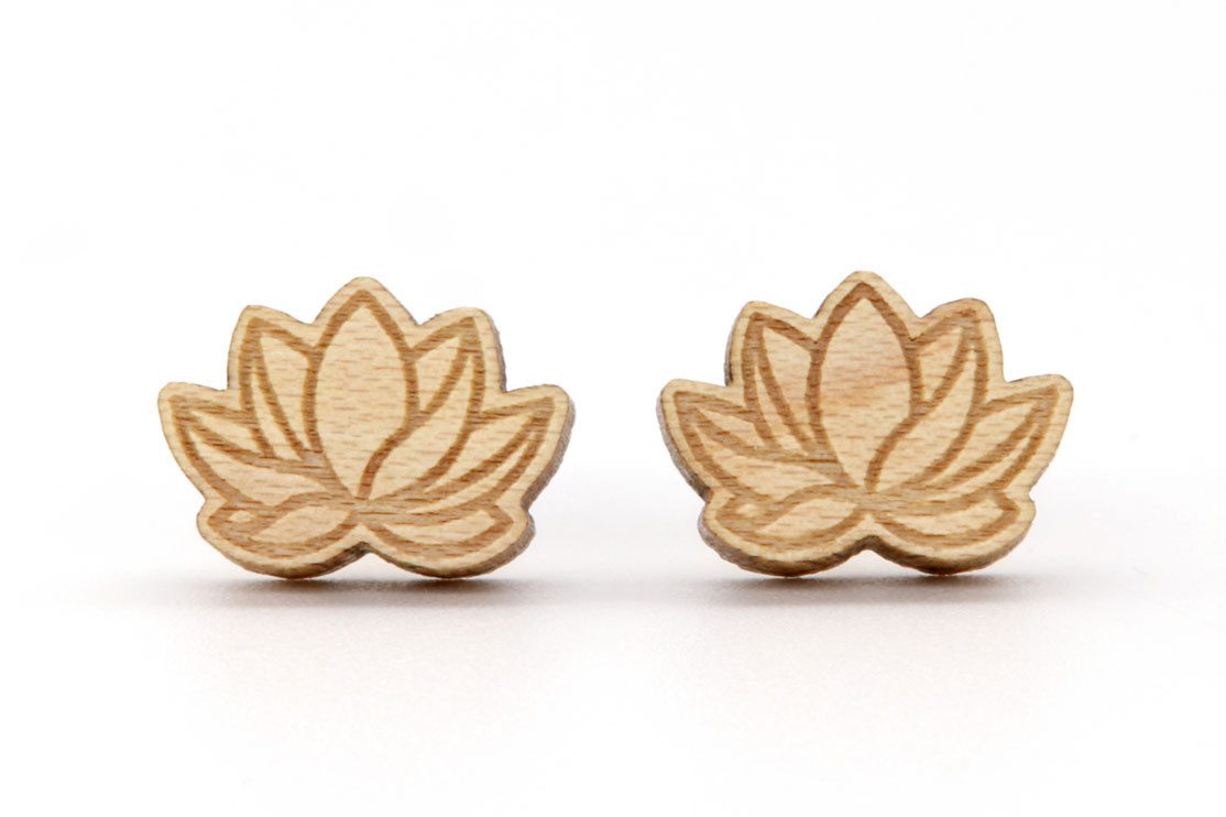 NaturSchatulle Paar Ohrstecker aus Holz Lotusblume (Gravur Lotus, blumig, Holzschmuck, Holzohrringe), 925 Silber 8x12mm Echtholz Nachhaltig Handmade in Germany