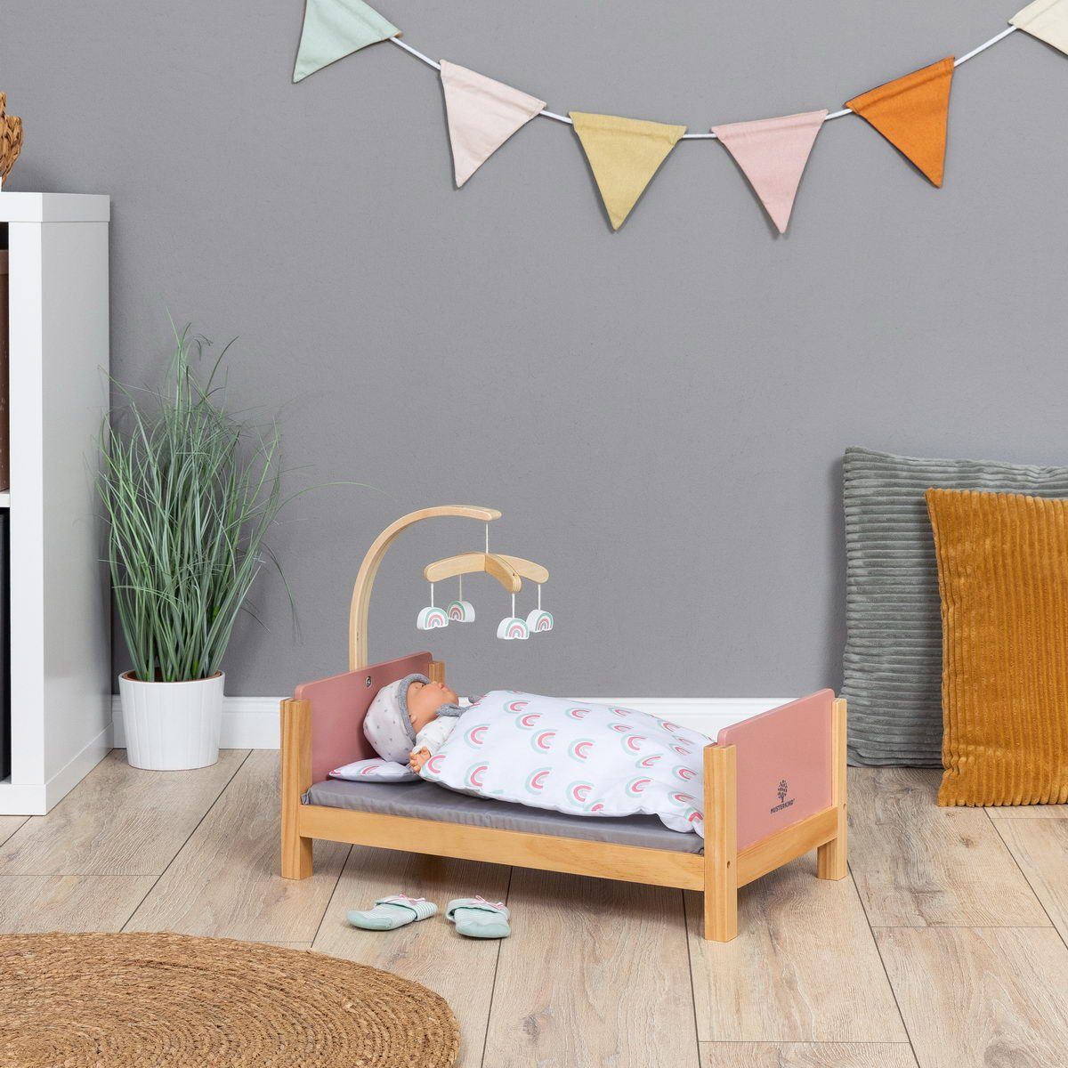 MUSTERKIND® Puppenbett Barlia, altrosa/natur, mit Mobile