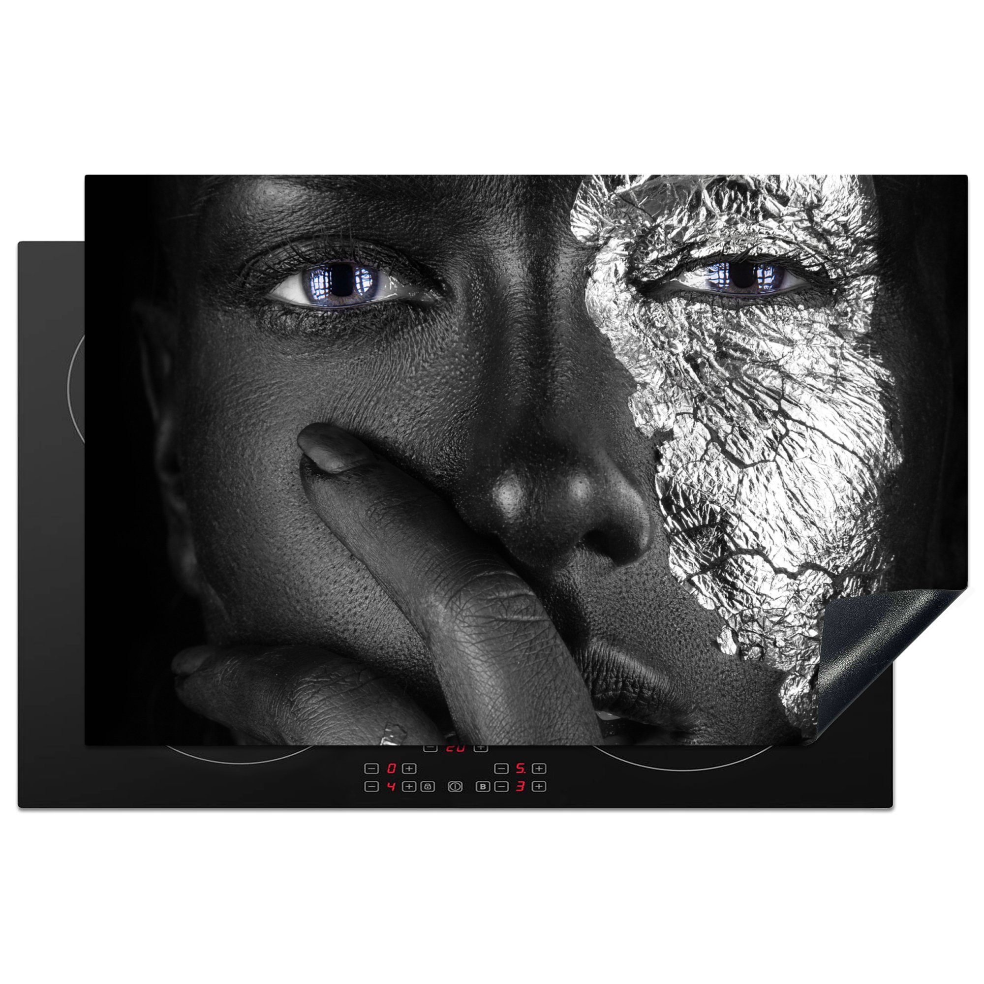 MuchoWow Herdblende-/Abdeckplatte Dunkle Frau mit blauen Augen und silbernen Akzenten, Vinyl, (1 tlg), 81x52 cm, Induktionskochfeld Schutz für die küche, Ceranfeldabdeckung