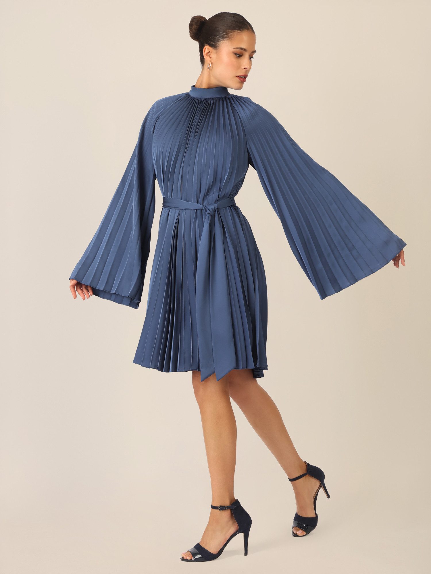 Apart Midikleid mit Stehkragen und Bindegürtel günstig online kaufen