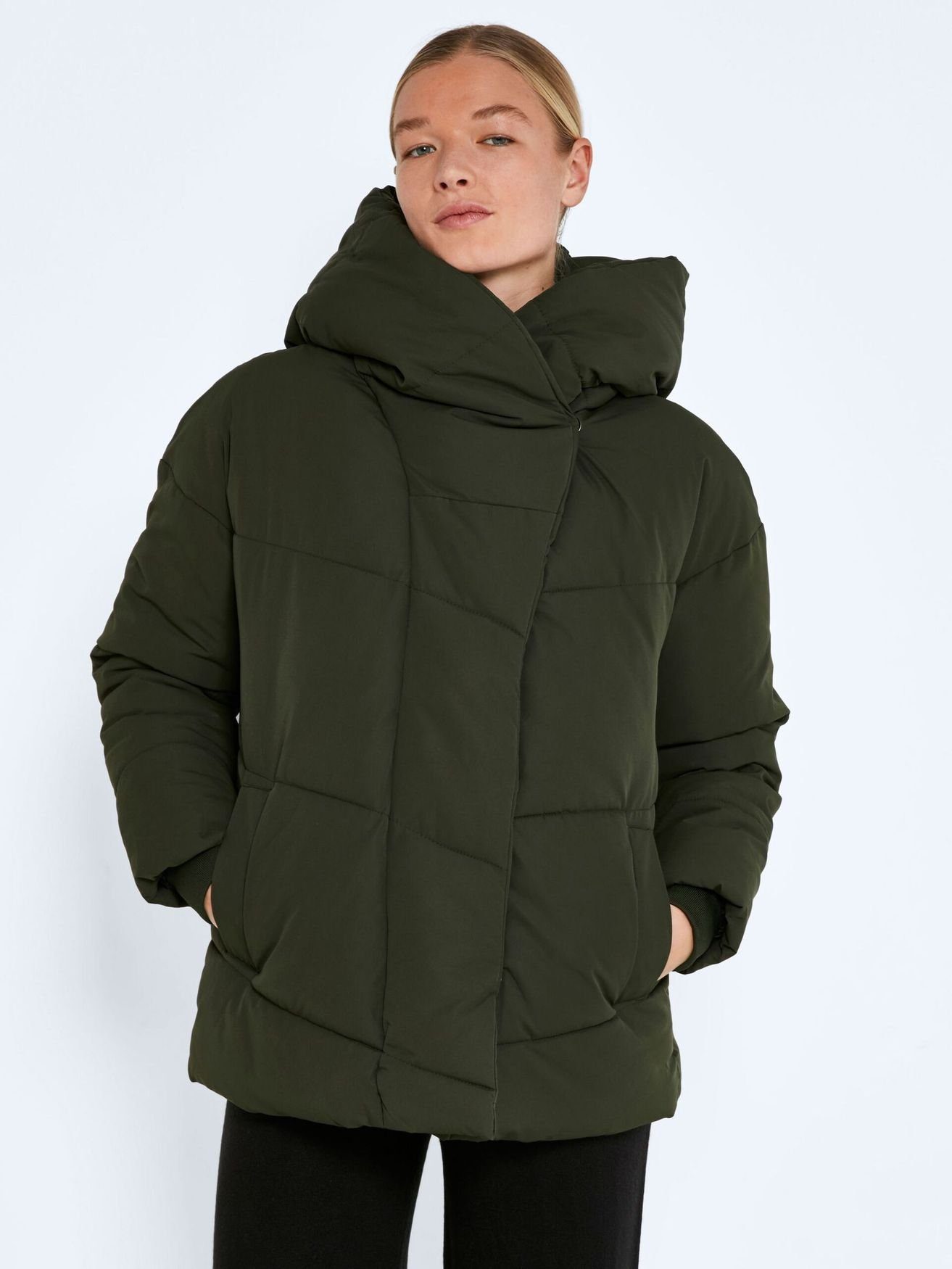 Noisy may Winterjacke Kurze mit Grün Schalkragen Kapuze NMTALLY in Oversized Jacke Puffer 4278