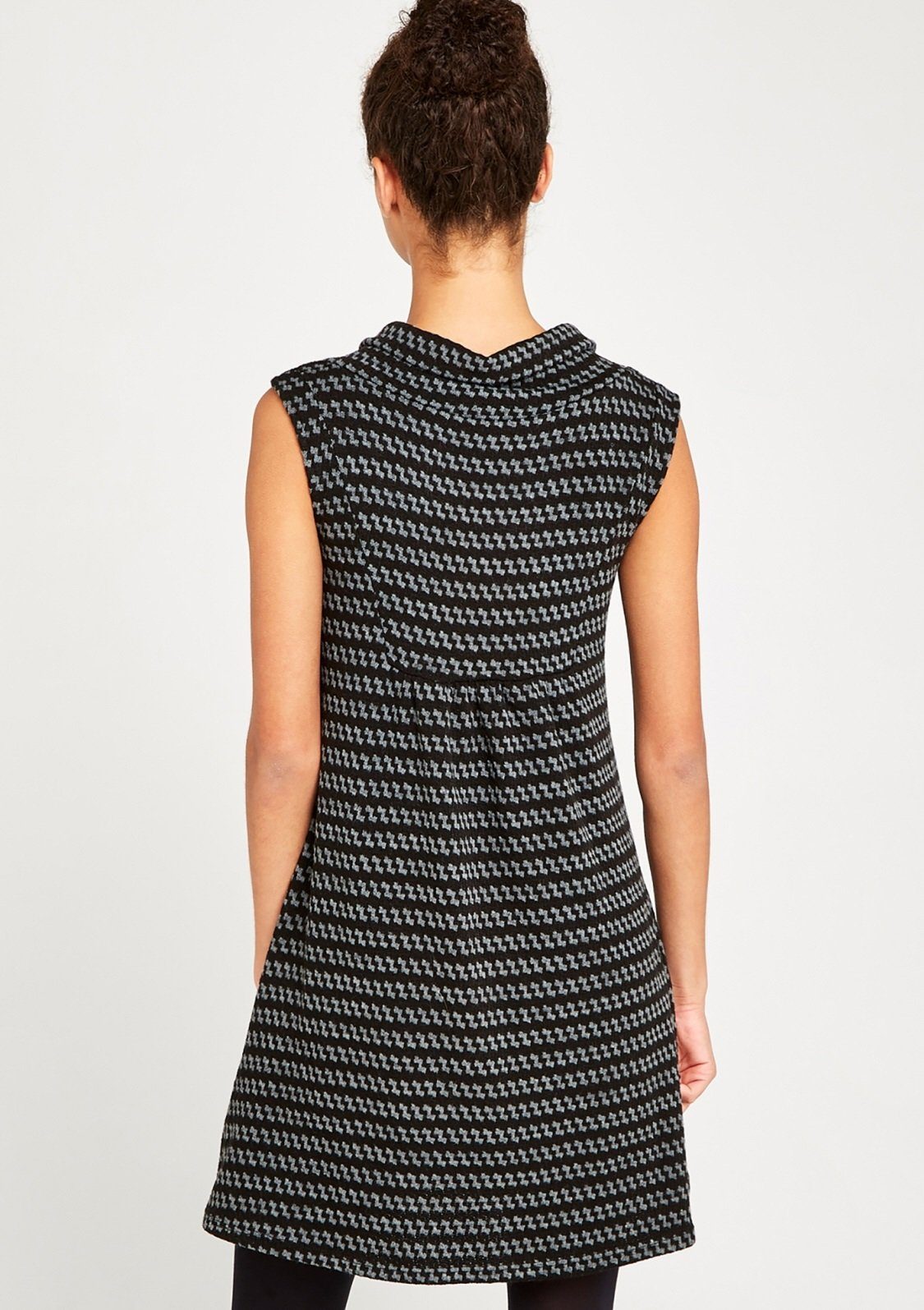 Apricot A-Linien-Kleid Cowl (1-tlg) Taschen Neck aufgesetzten Dress Z mit Lines