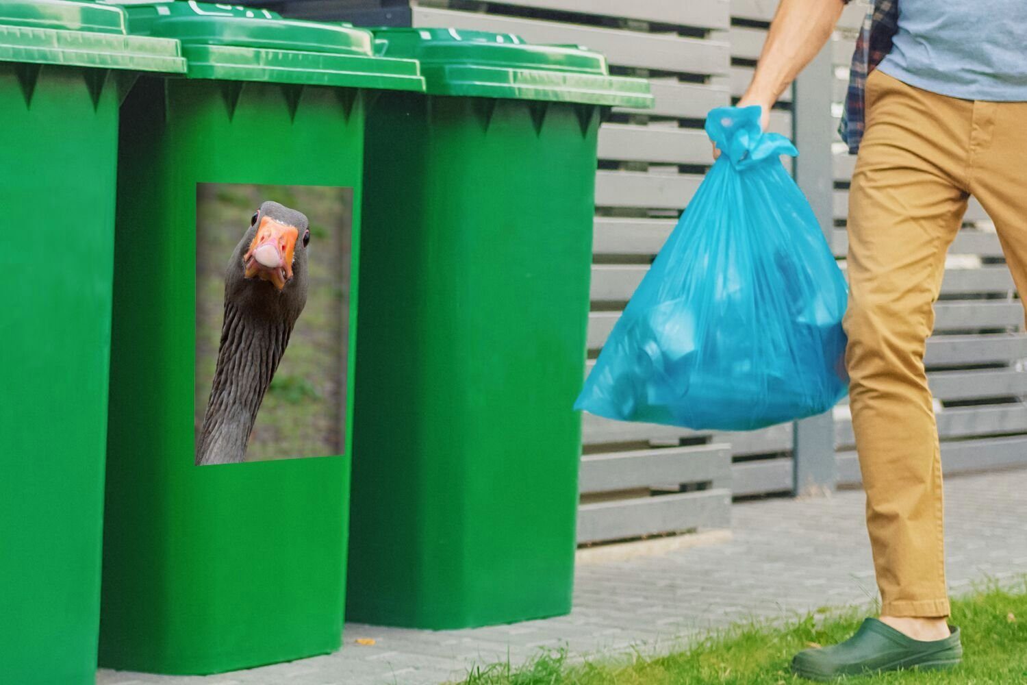 Gans - Wandsticker Mülltonne, MuchoWow Vogel (1 - Container, Mülleimer-aufkleber, St), Abfalbehälter Sticker, Tiere