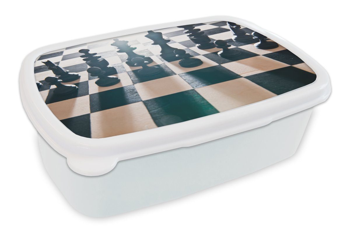 MuchoWow Lunchbox Die schwarzen Schachfiguren auf dem Brett, Kunststoff, (2-tlg), Brotbox für Kinder und Erwachsene, Brotdose, für Jungs und Mädchen weiß