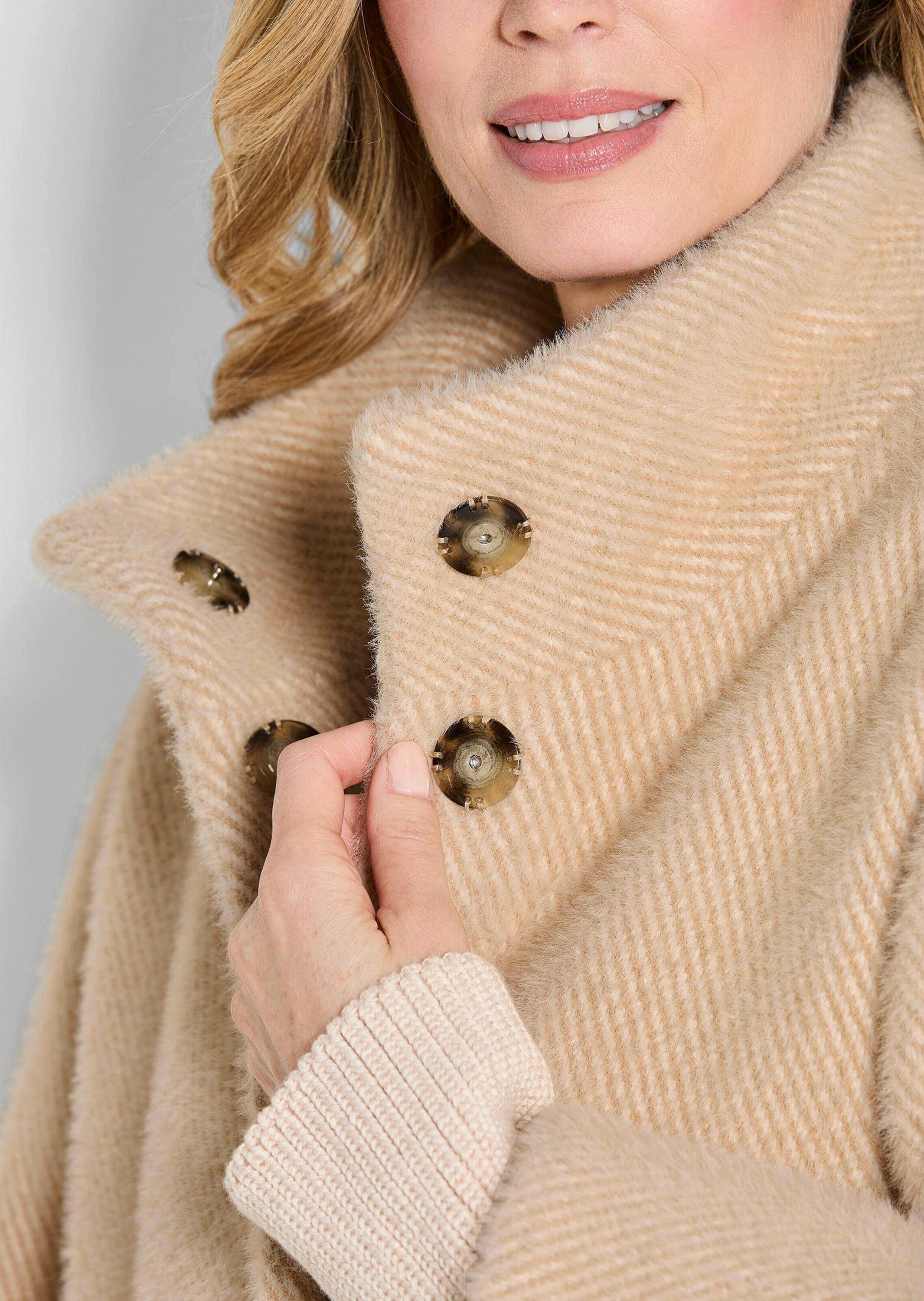 GOLDNER Outdoorjacke Flauschiger Kurzmantel mit Stehkragen Flauschjacke mit aufgesetzten Taschen, Druckknopfleiste und Langarm