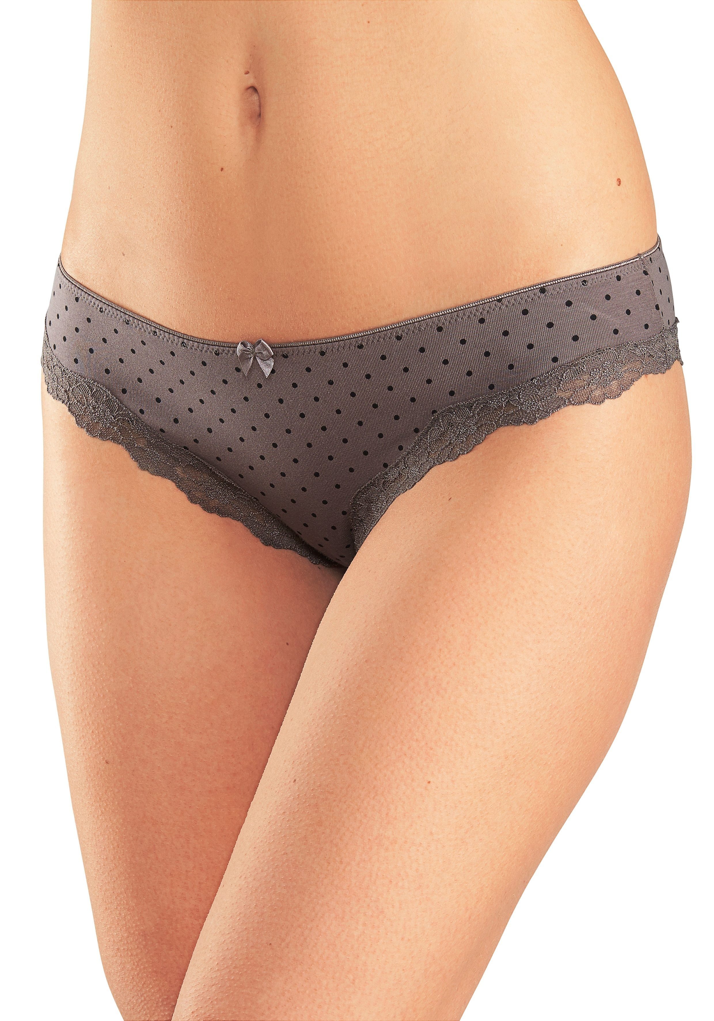 LASCANA Brasilslip (3er-Pack) aus elastischer Baumwolle mit zarter Spitze. € 19,99, (€ 6,66 pro 1 Stk).