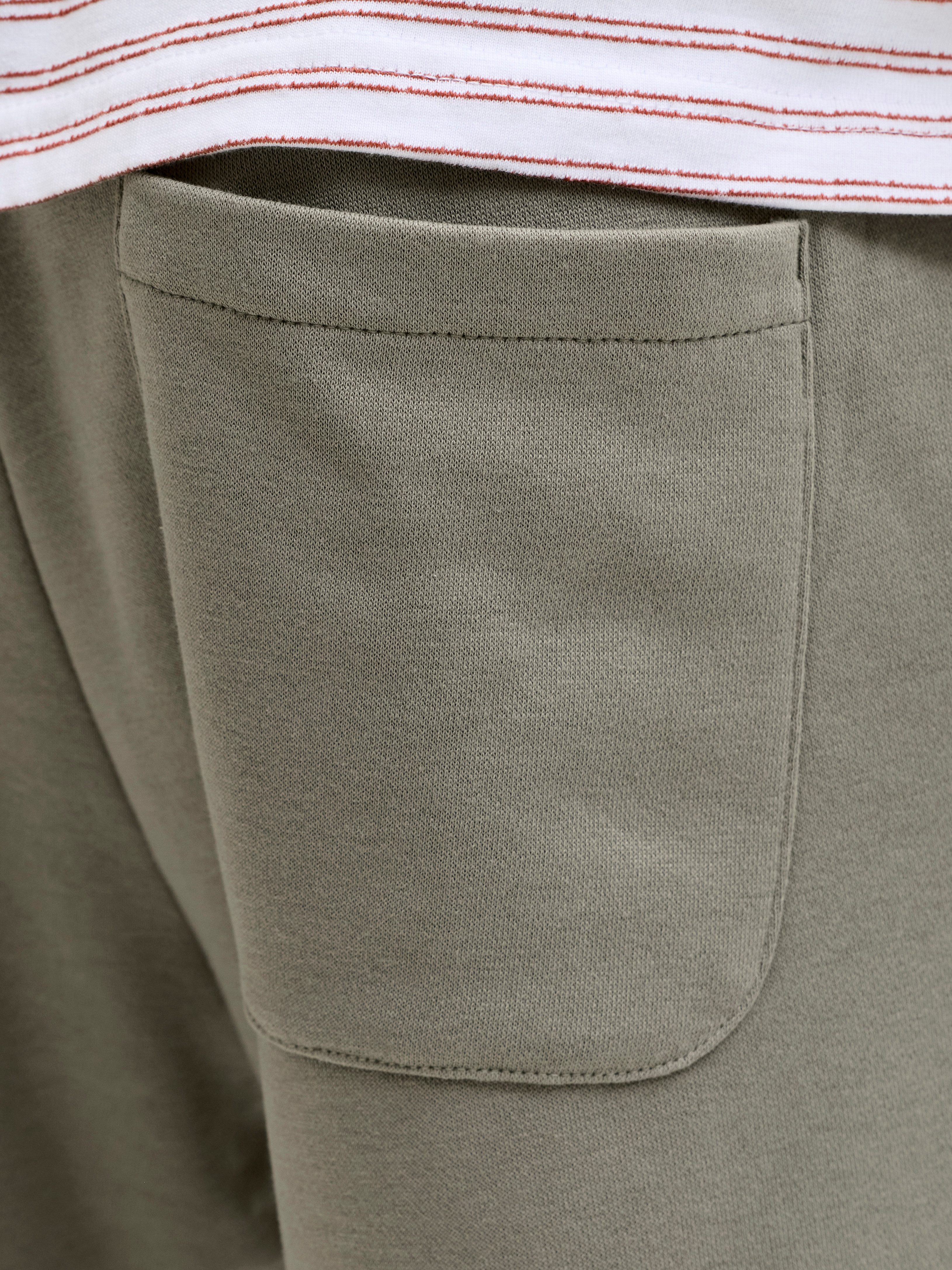 Jack & Jones Sweatshorts JPSTGORDON mit elastischem Bund unifarben, modisch, regular fit, Webstoff