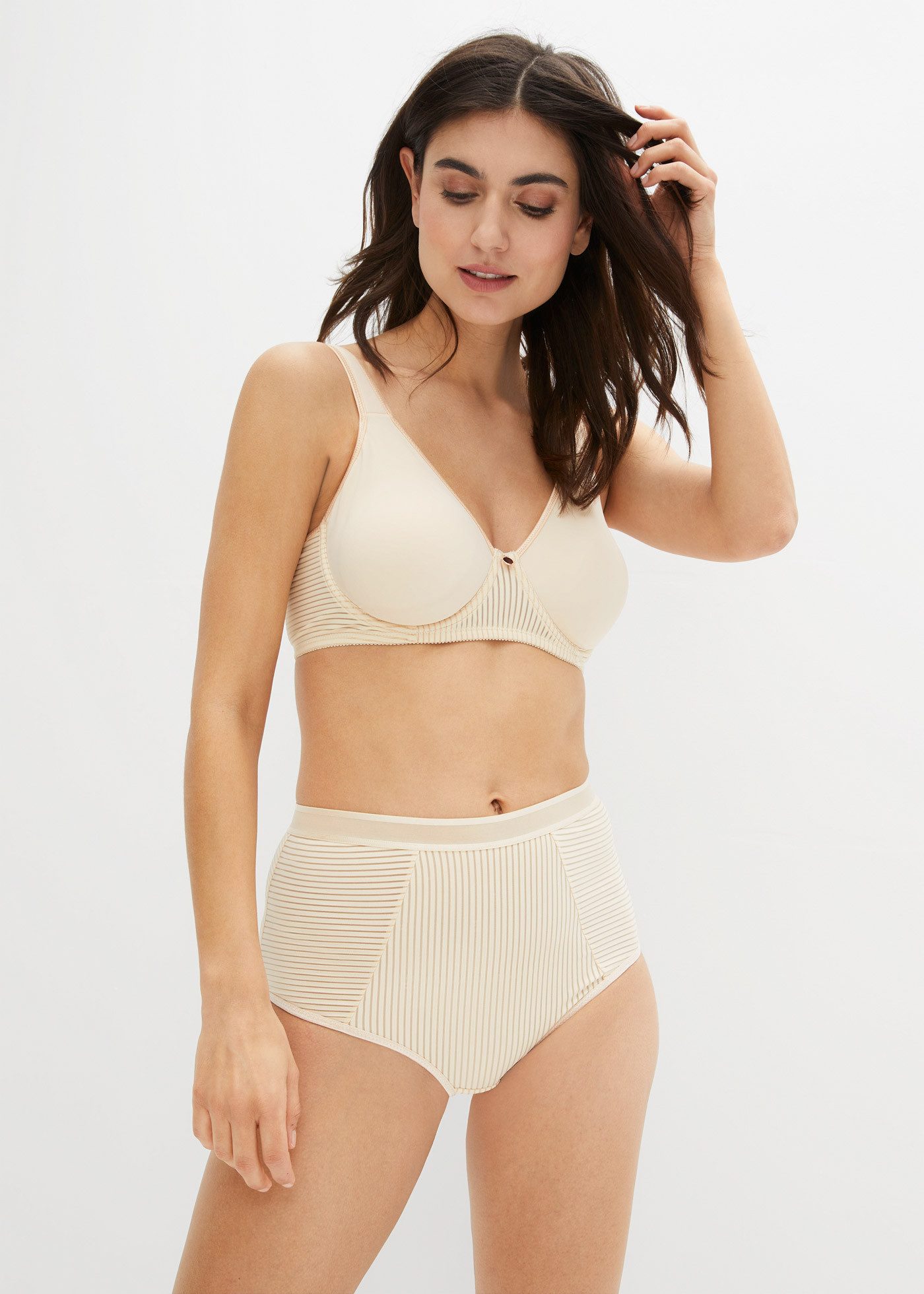 bonprix Minimizer-BH mit gepolsterten Trägern und raffinierten Details