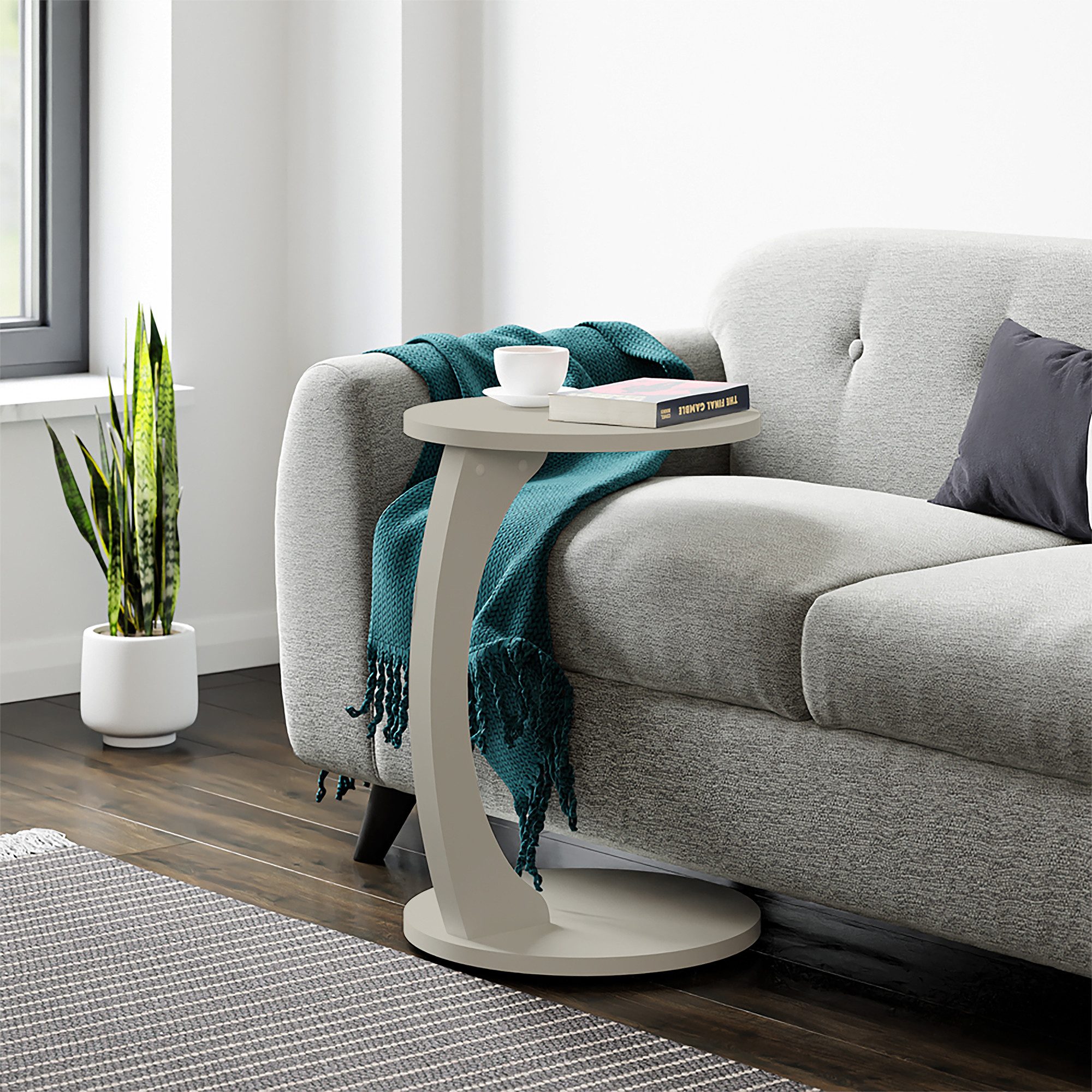 en.casa Beistelltisch, »Holeby« C-Form mit 4 Rollen rund 56 x Ø 38 cm Sandsteinfarben