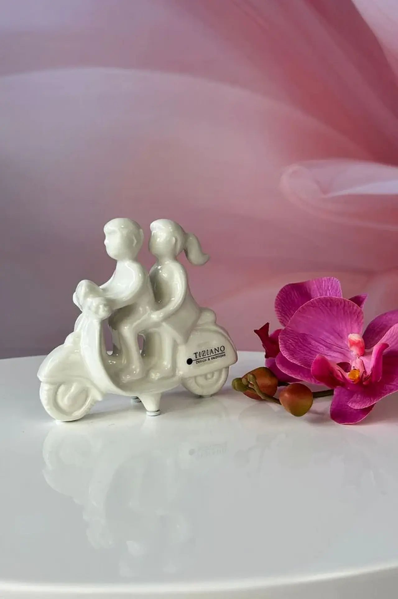 TIZIANO - DESIGN & EMOTIONS Dekofigur Dekopaar Amanti – Liebe in Bewegung creme-weiß