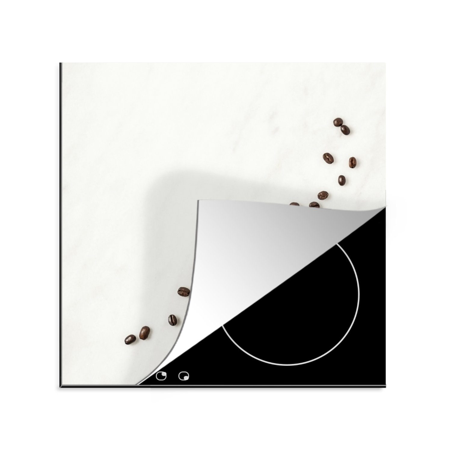 MuchoWow Herdblende-/Abdeckplatte Eine Tasse Kaffee und Kaffeebohnen auf weißem, marmoriertem, Vinyl, (1 tlg), 78x78 cm, Ceranfeldabdeckung, Arbeitsplatte für küche
