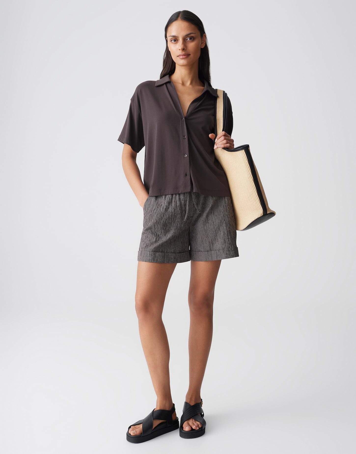 OPUS Kurzarmshirt Sajacki aus glattem Jersey mit Stretchkomfort Der überschnittene Arm sorgt für eine relaxte Silhouette – Bild 5 von 5