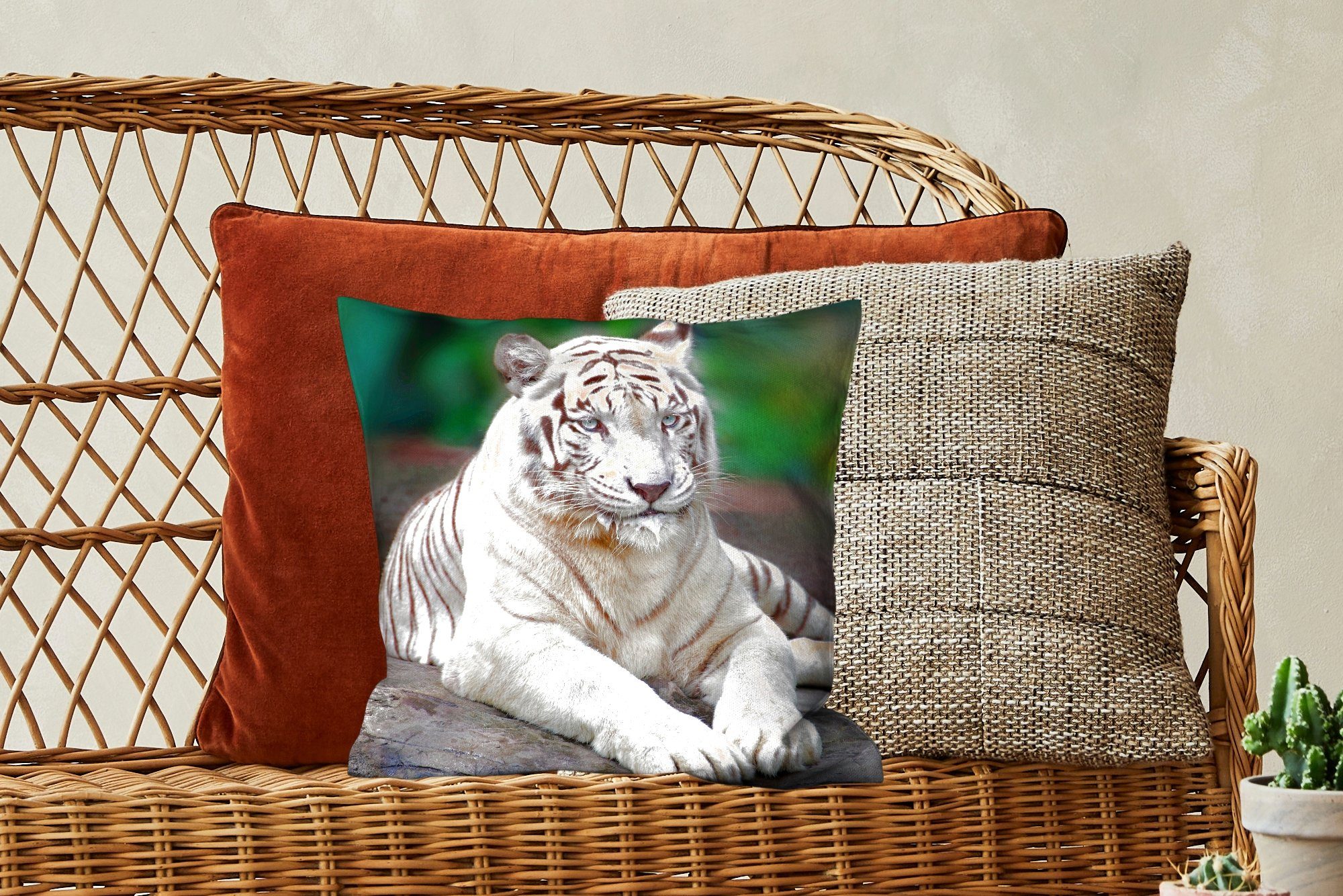 MuchoWow Dekokissen Weißer Tiger Baumstamm mit Deko, für Zierkissen Sofakissen - - Wohzimmer, Füllung Wald, Schlafzimmer