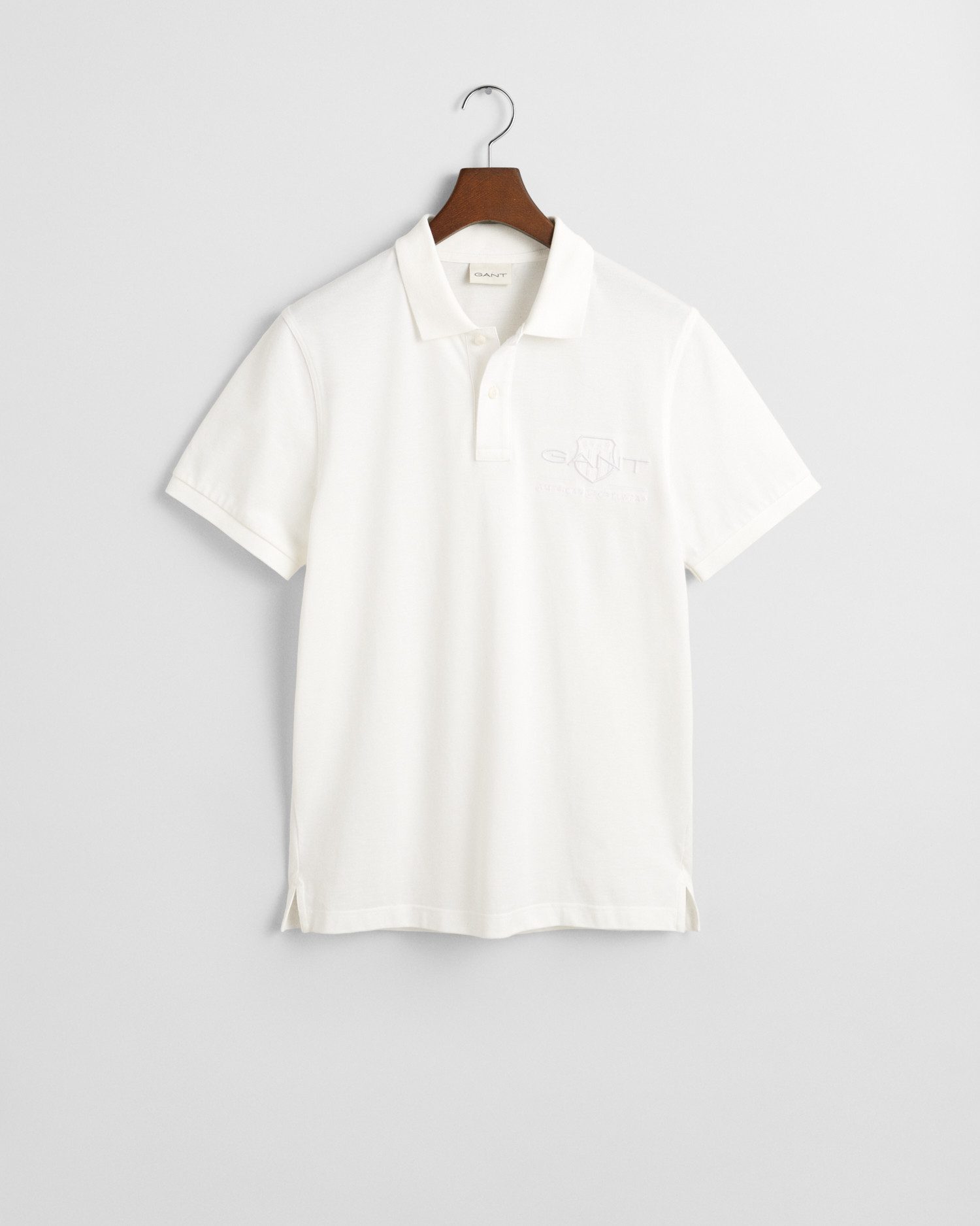 Gant Poloshirt REG TONAL SHIELD SS RUGGER Ton in Ton Stickerei auf der Brust